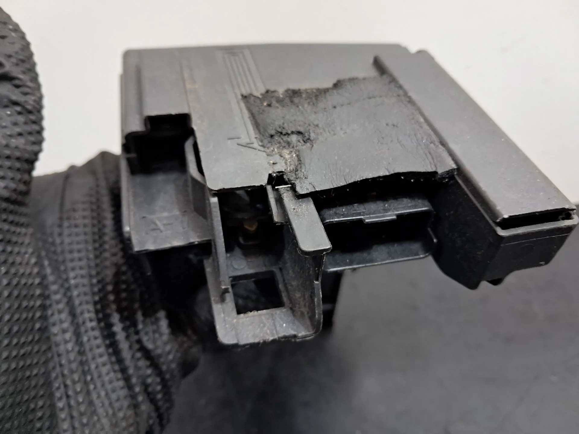 Caixa fusíveis da bateria PEUGEOT RCZ Imagem-5