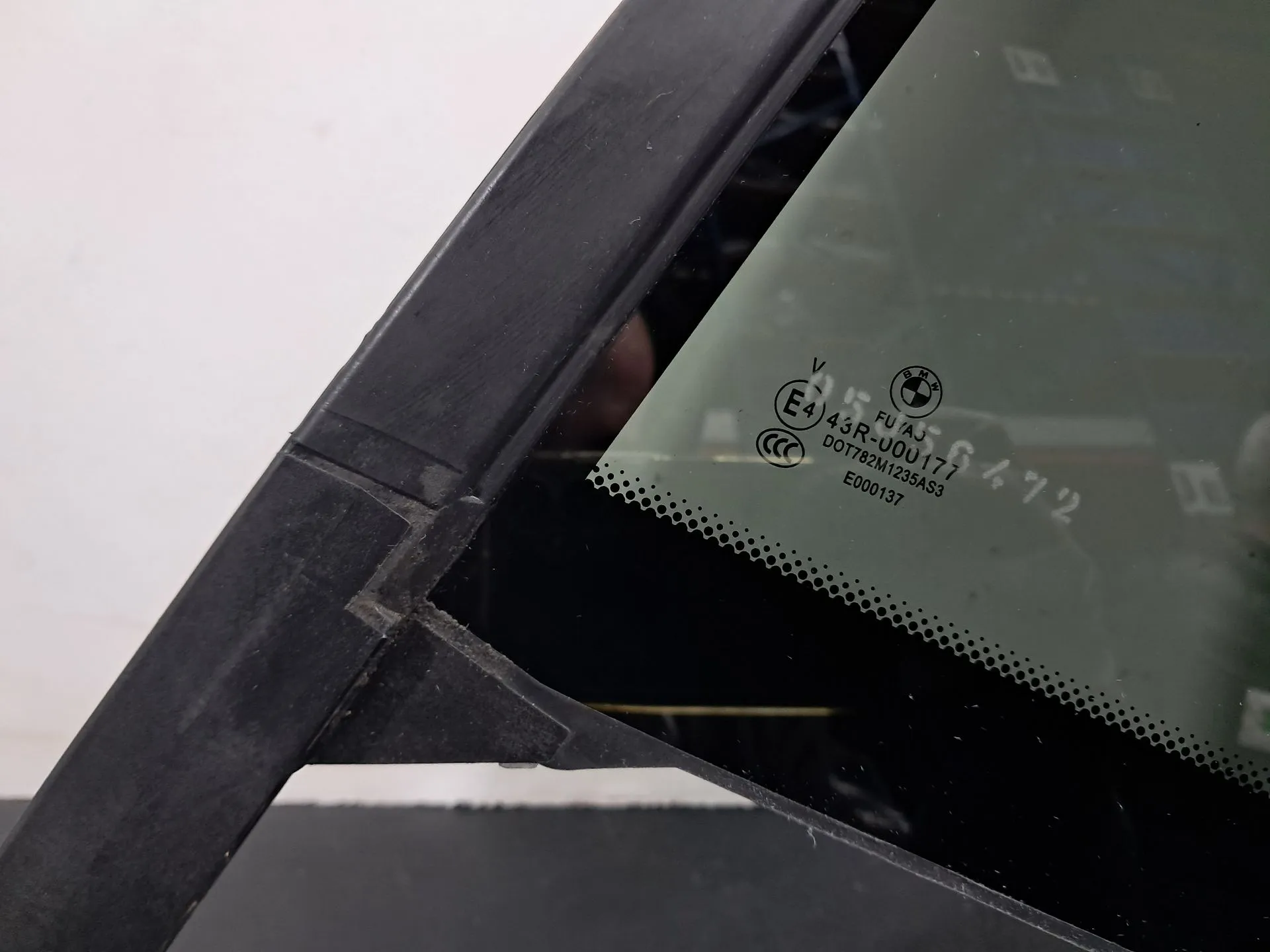 Vitre triangulaire arrière gauche BMW 2 Gran Tourer (F46) Imagem-2