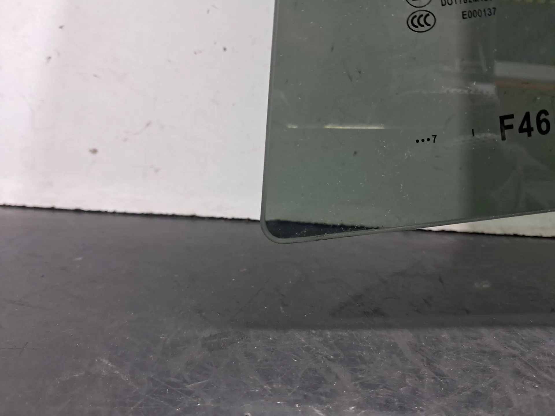 Vitre porte arrière gauche BMW 2 Gran Tourer (F46) Imagem-5