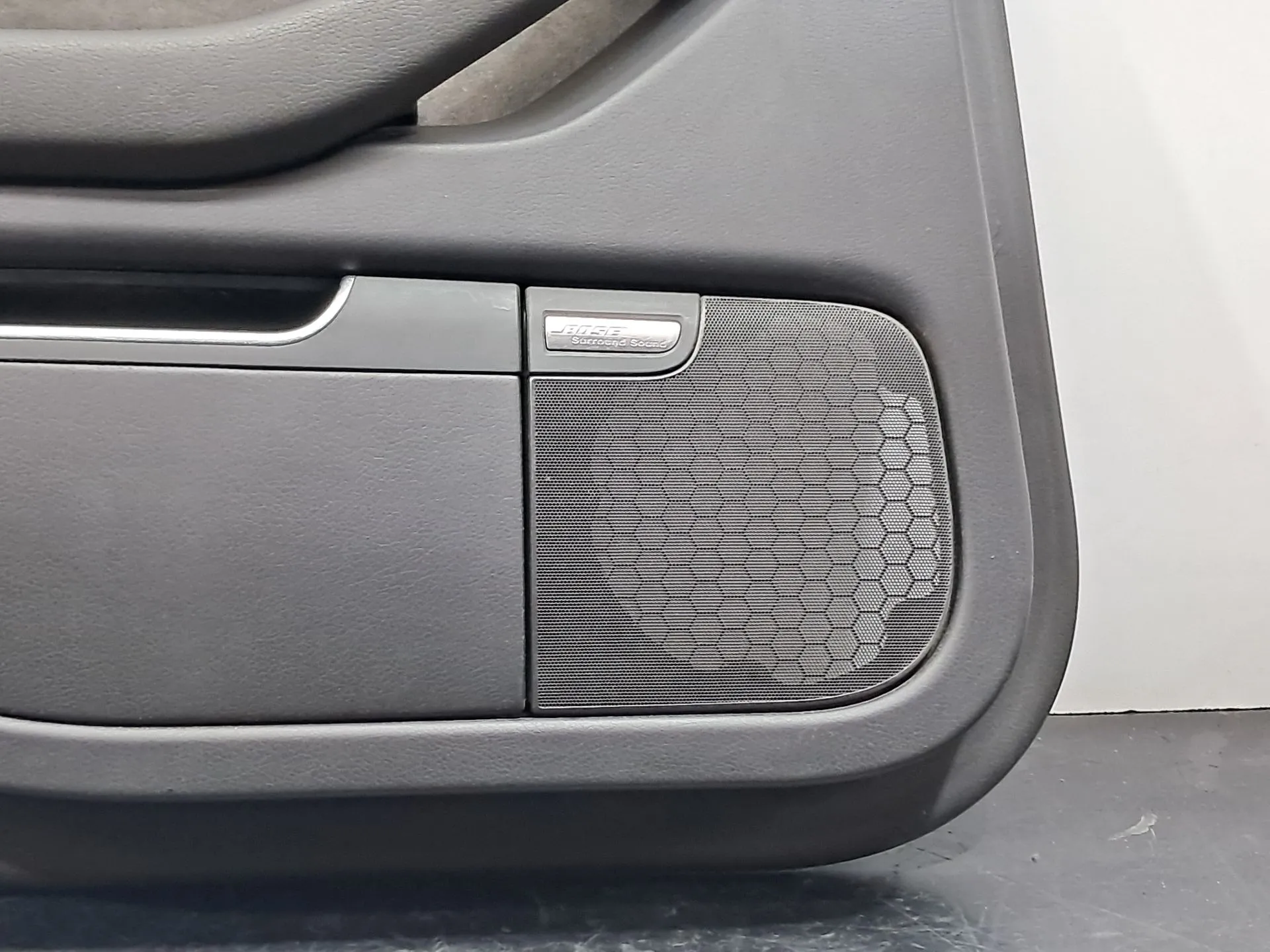 Panneau de porte arrière gauche AUDI A8 (4E_) Imagem-1
