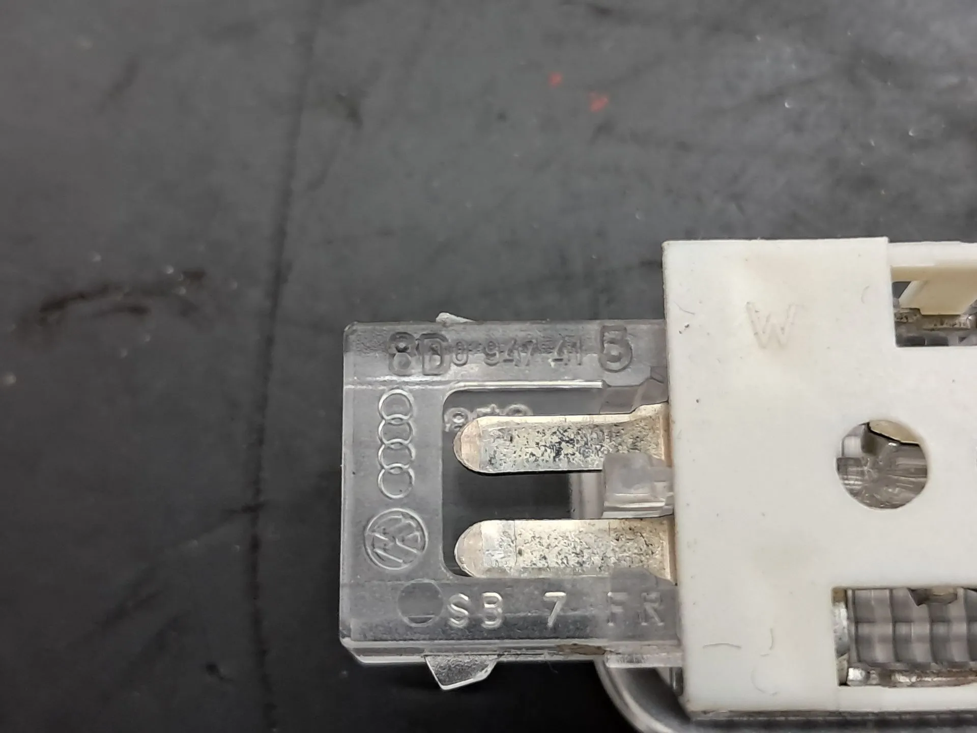 Luz interior AUDI A8 (4E_) Imagem-3