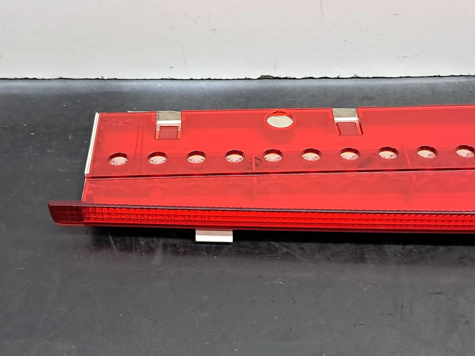 Feu de stop supplémentaire / 3e feu AUDI A8 (4E_) Imagem-1