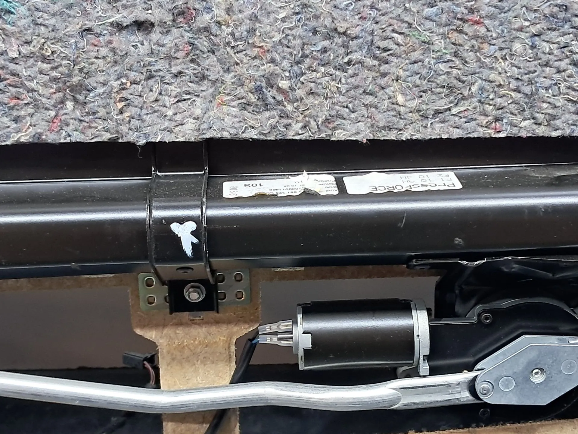 Plage arrière AUDI A8 (4E_) Imagem-16