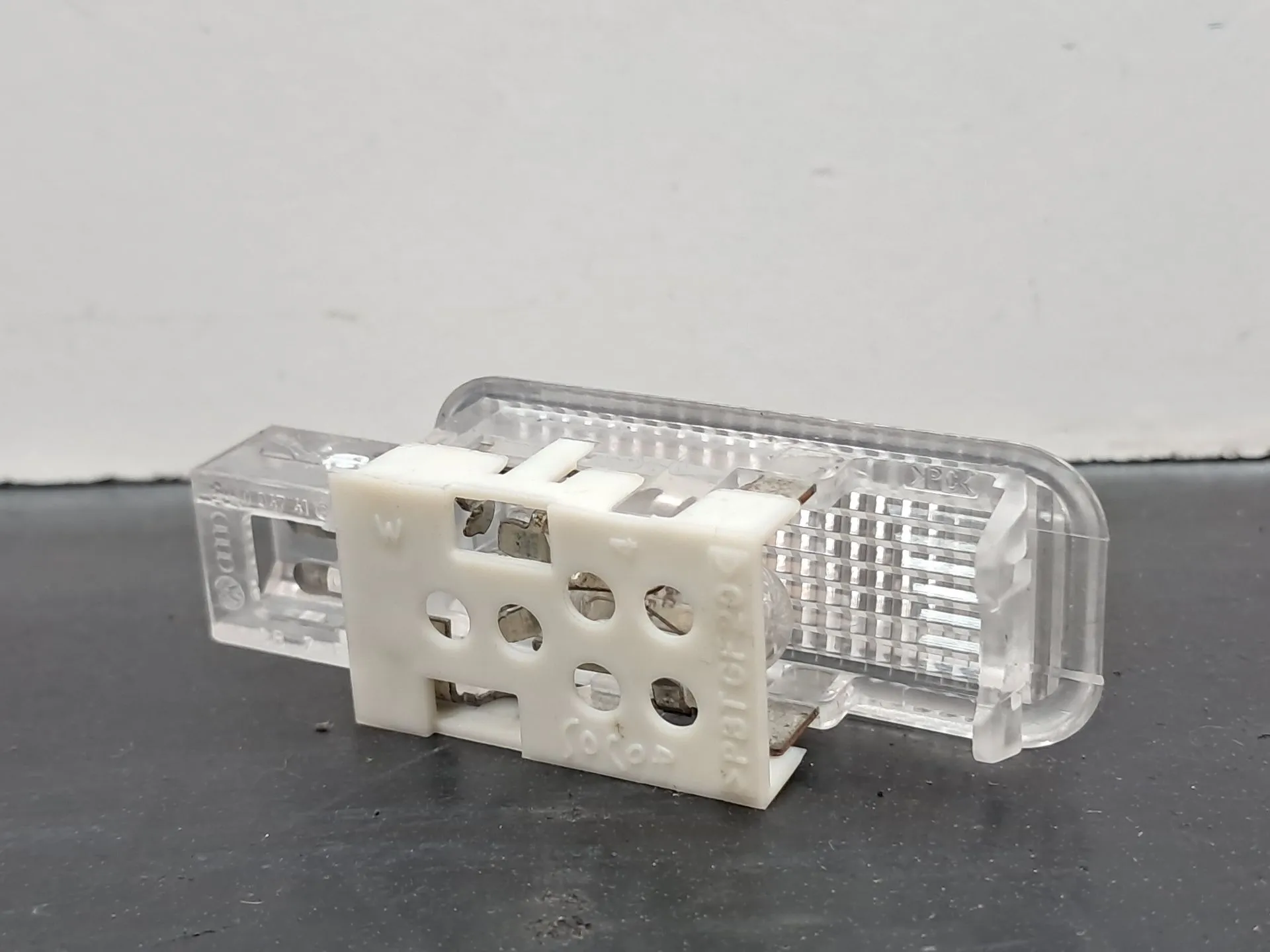 Luz interior AUDI A8 (4E_) Imagem-1