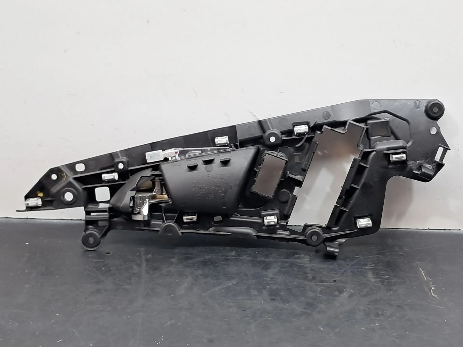 Manija interior puerta Delantero Derecho AUDI A6 Avant (4G5, 4GD, C7) Imagem-4