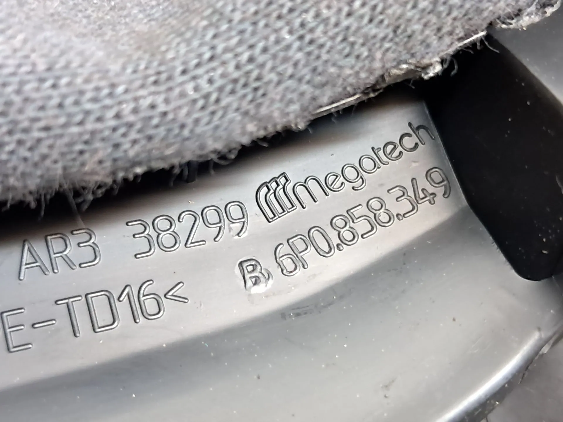 Blindaje de la columna de dirección / plásticos del volante SEAT Ibiza IV (6J5, 6P1) Imagem-4