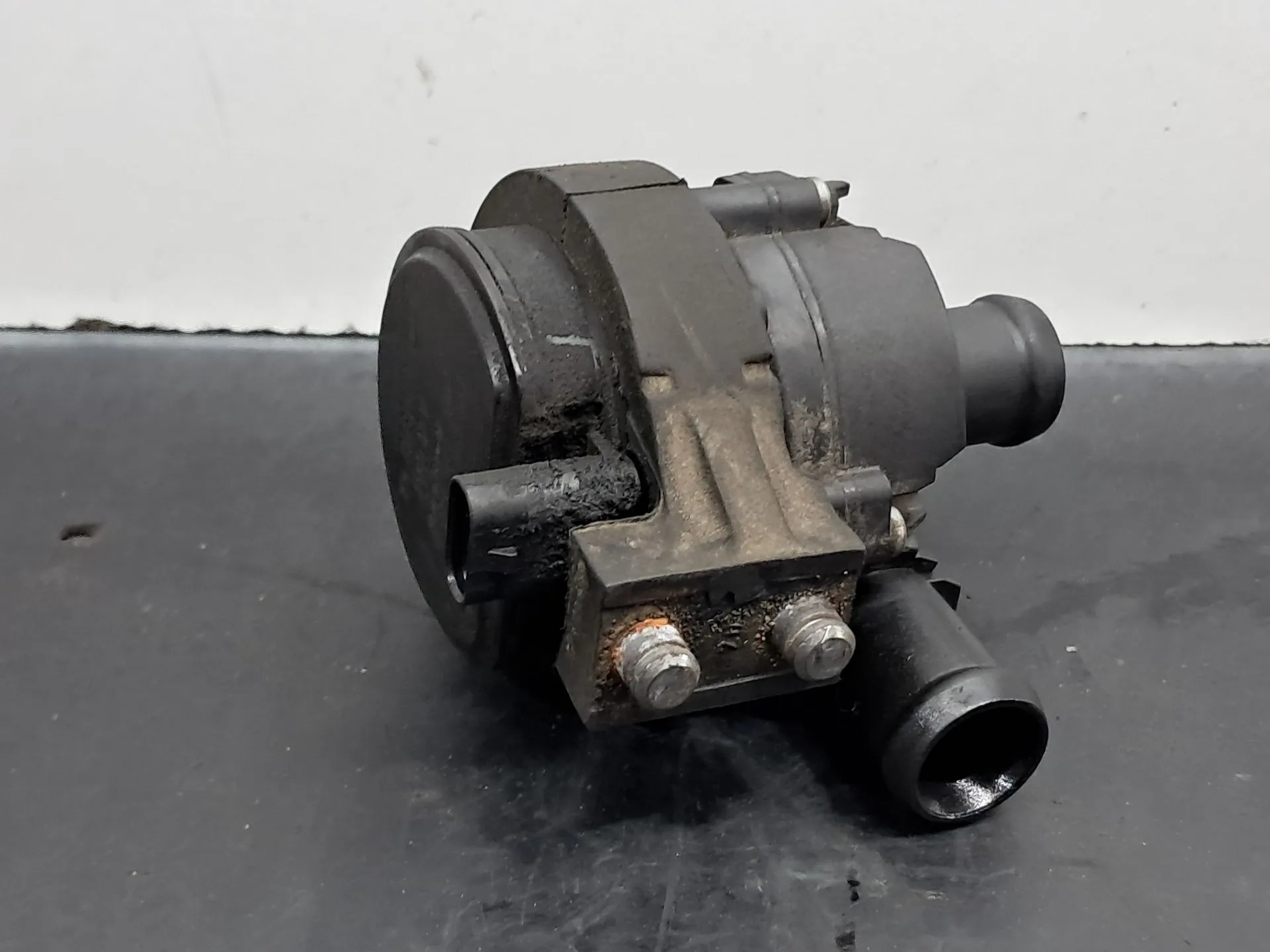 Bomba de água adicional VOLKSWAGEN Tiguan (AD1, AX1) Imagem-3