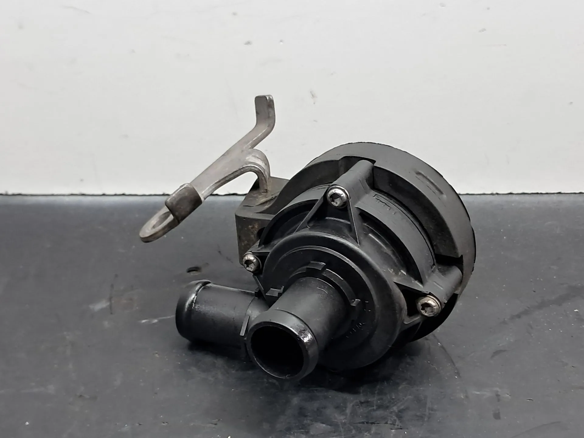 Bomba de água adicional VOLKSWAGEN Tiguan (AD1, AX1) Imagem-2