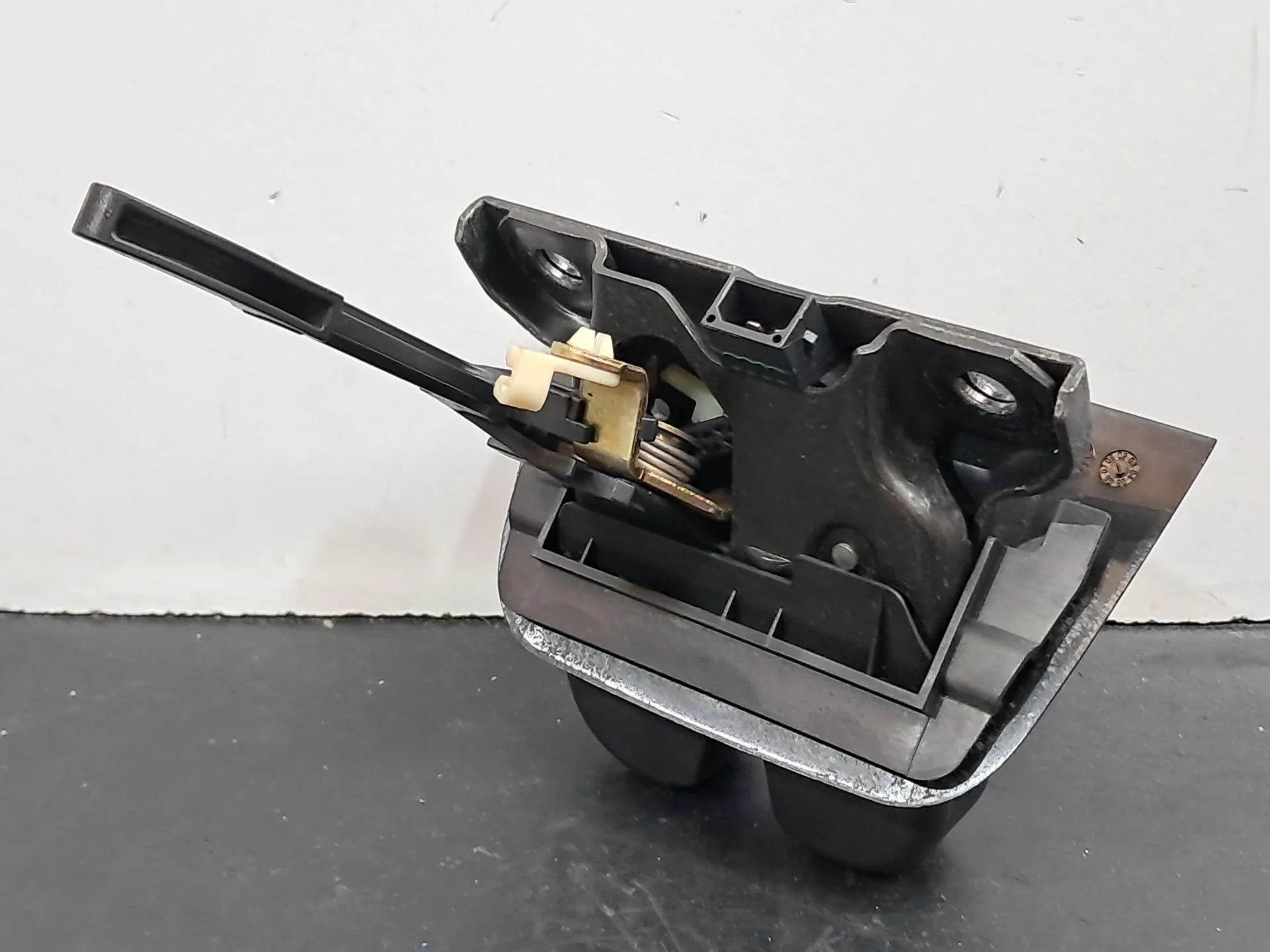 Cerradura / cierre maletero AUDI A3 (8P1)