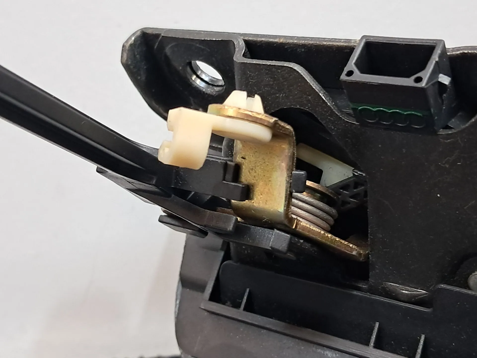 Serrure / verrou coffre AUDI A3 (8P1) Imagem-2