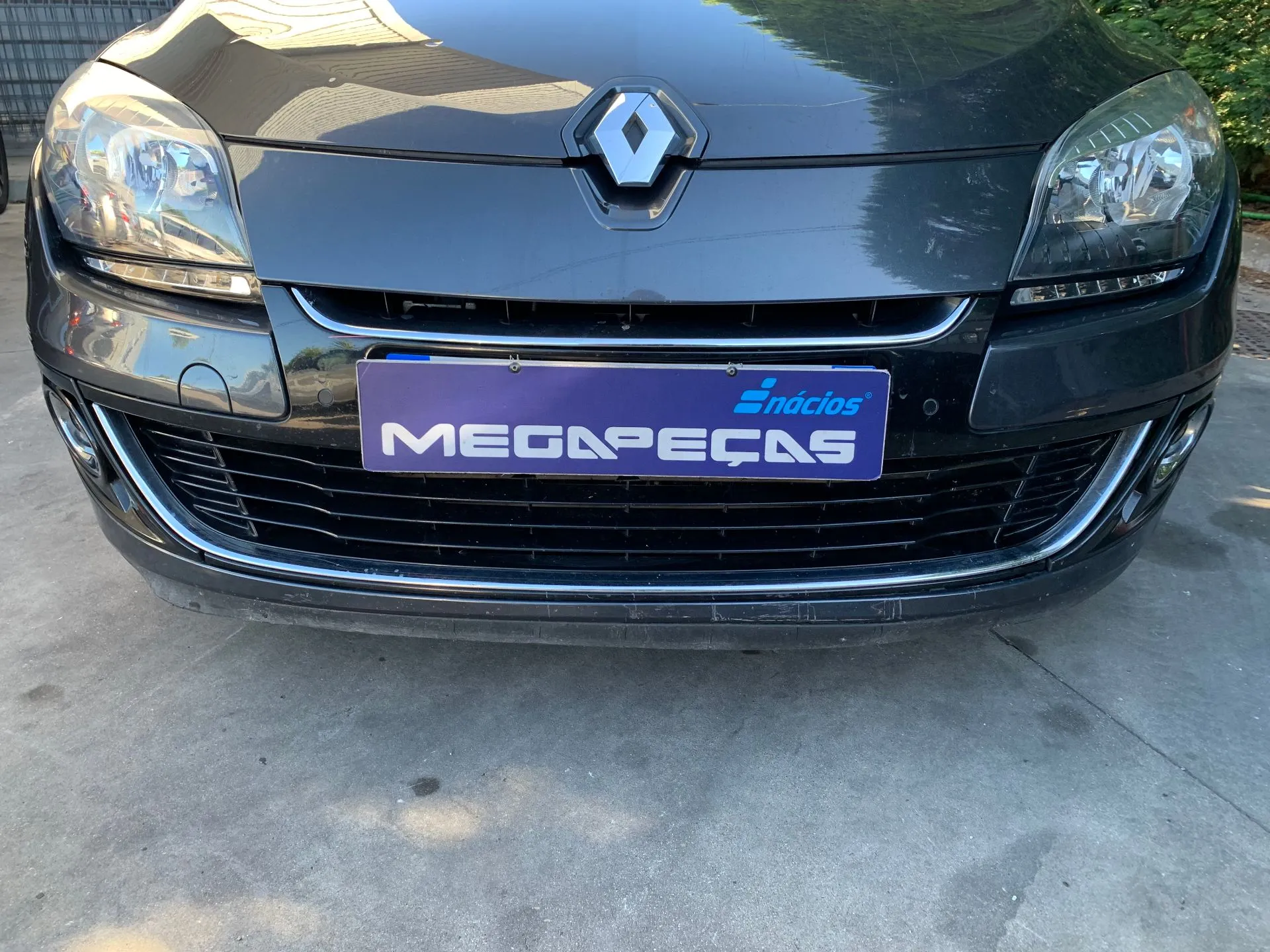 Pára-choques frente RENAULT Megane III (BZ0_)