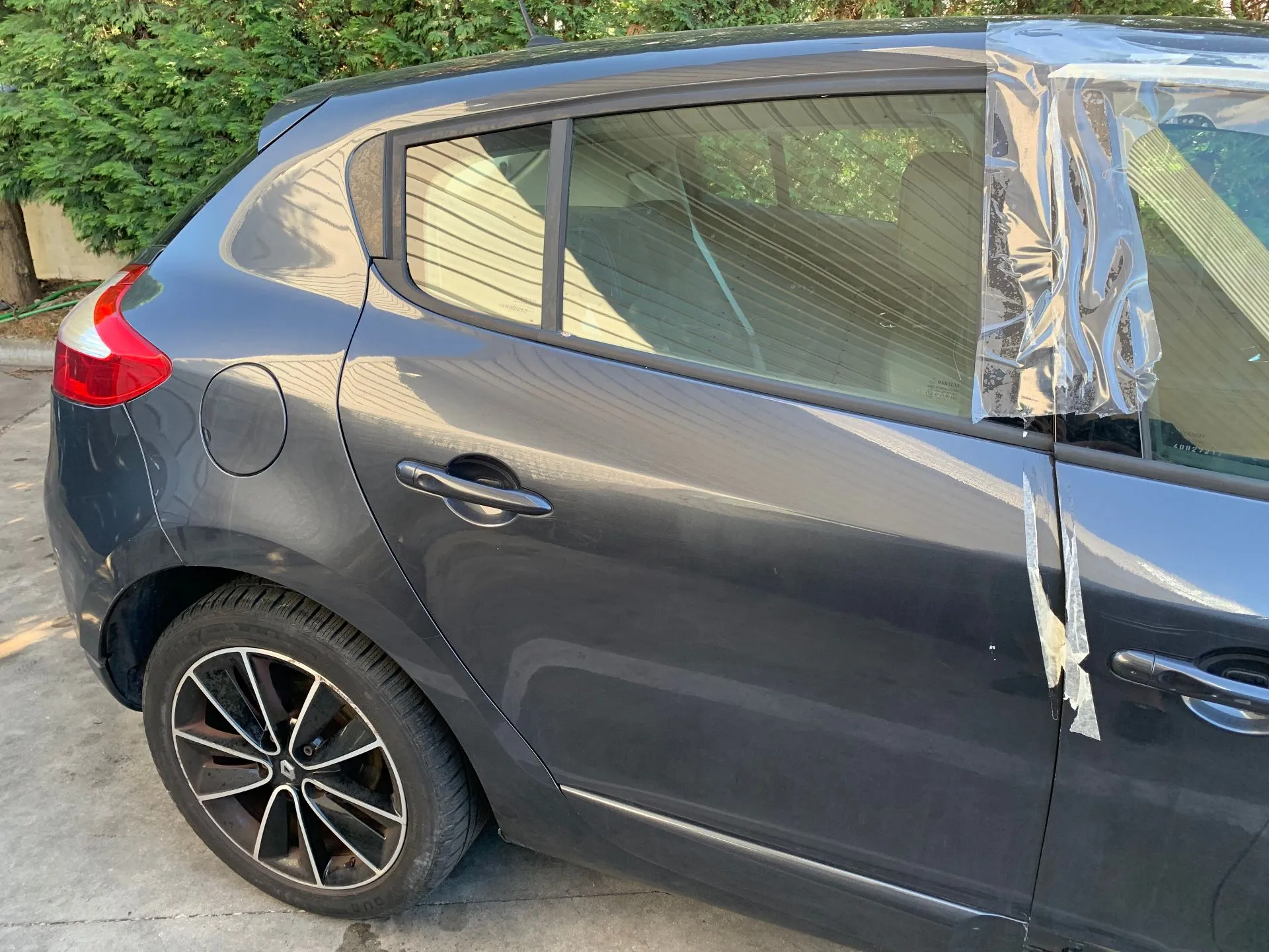 Porta trás direita RENAULT Megane III (BZ0_)