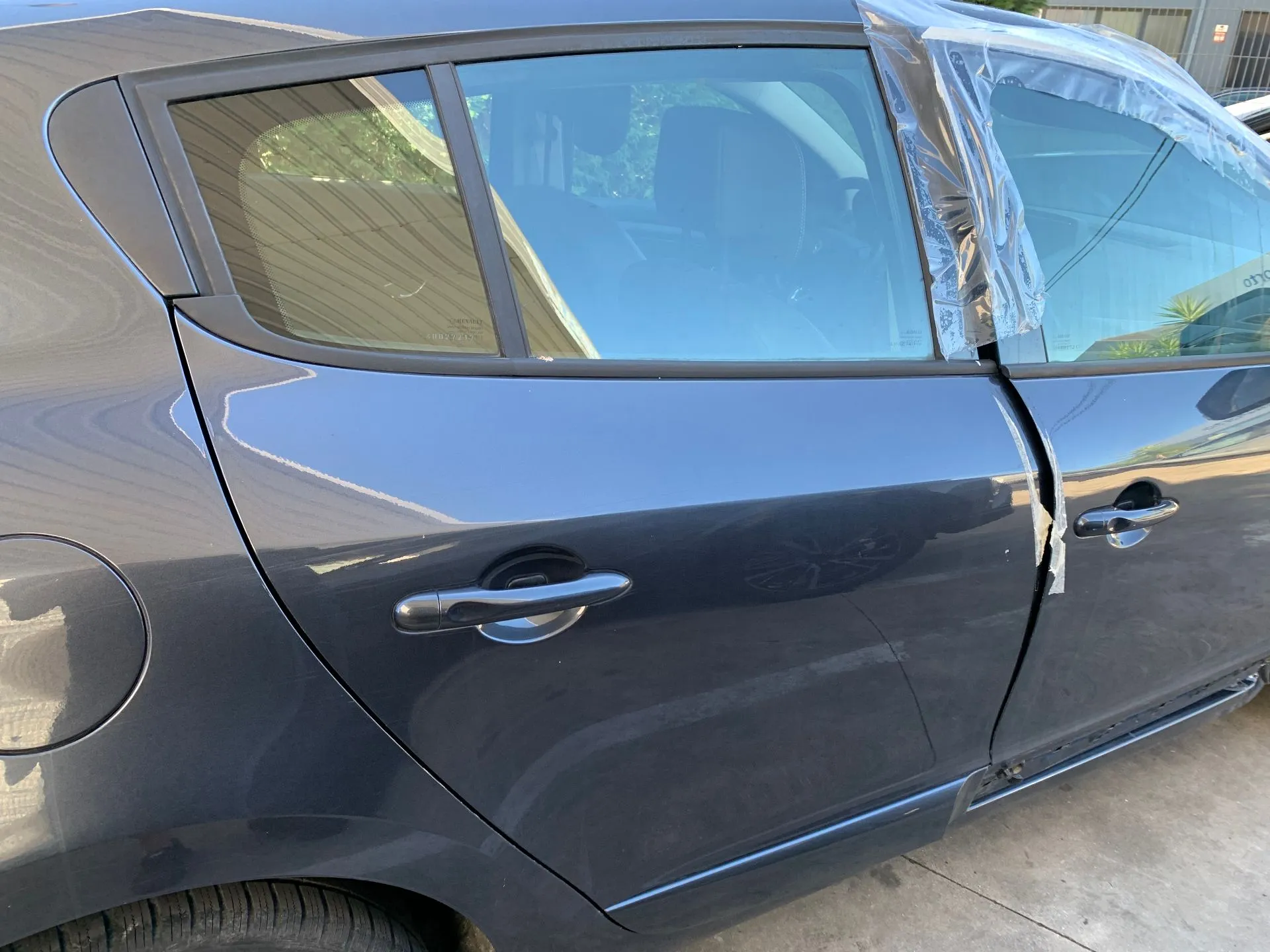 Porta trás direita RENAULT Megane III (BZ0_) Imagem-1