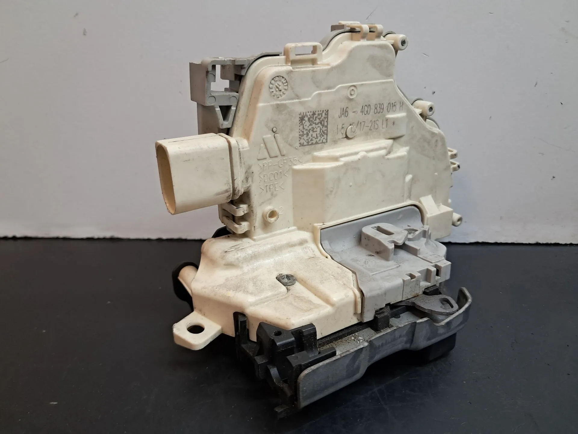 Fechadura / fecho porta trás esquerdo AUDI A4 Avant (8W5, 8WD, B9)