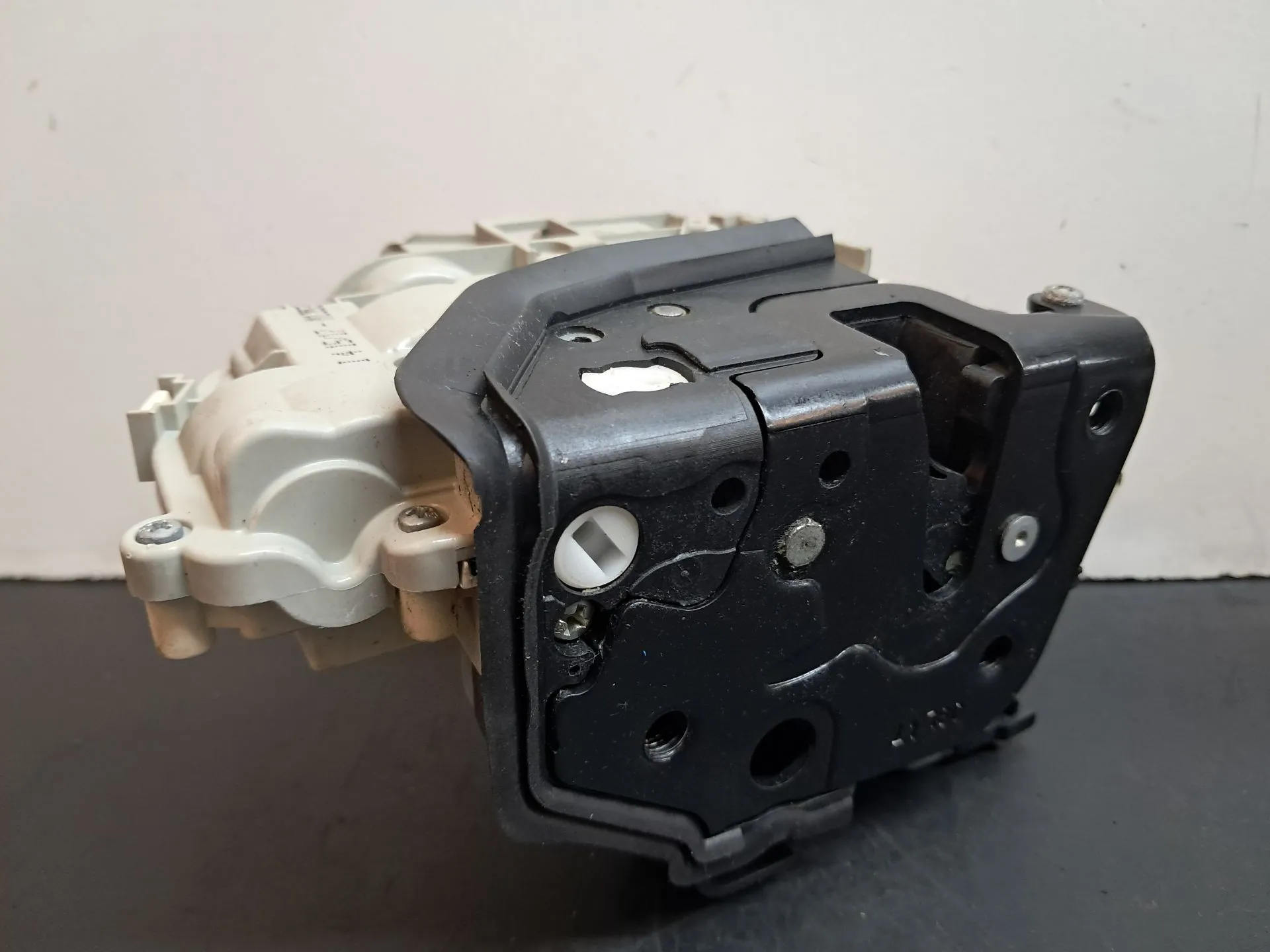 Fechadura / fecho porta trás esquerdo AUDI A4 Avant (8W5, 8WD, B9) Imagem-3