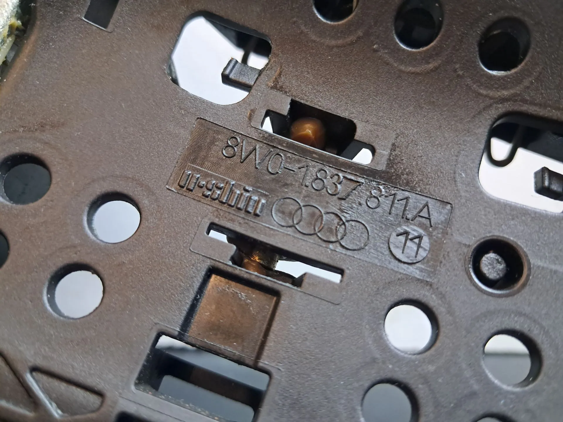 Suporte puxador porta trás esquerdo AUDI A4 Avant (8W5, 8WD, B9) Imagem-1