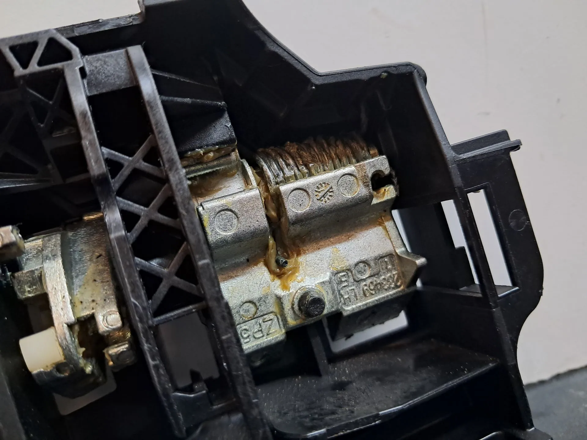 Suporte puxador porta trás esquerdo AUDI A4 Avant (8W5, 8WD, B9) Imagem-3