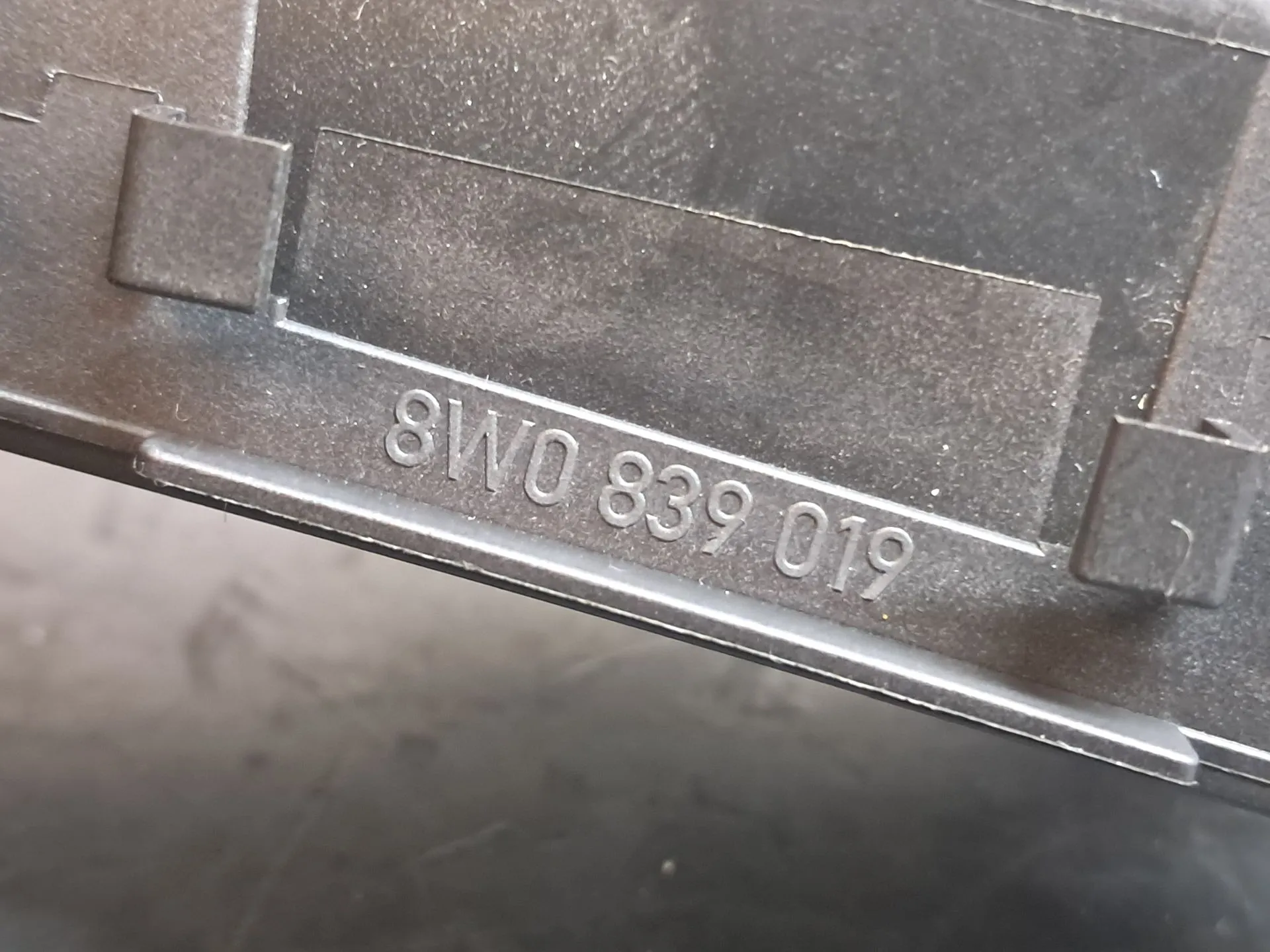Puxador interior porta trás esquerdo AUDI A4 Avant (8W5, 8WD, B9) Imagem-4