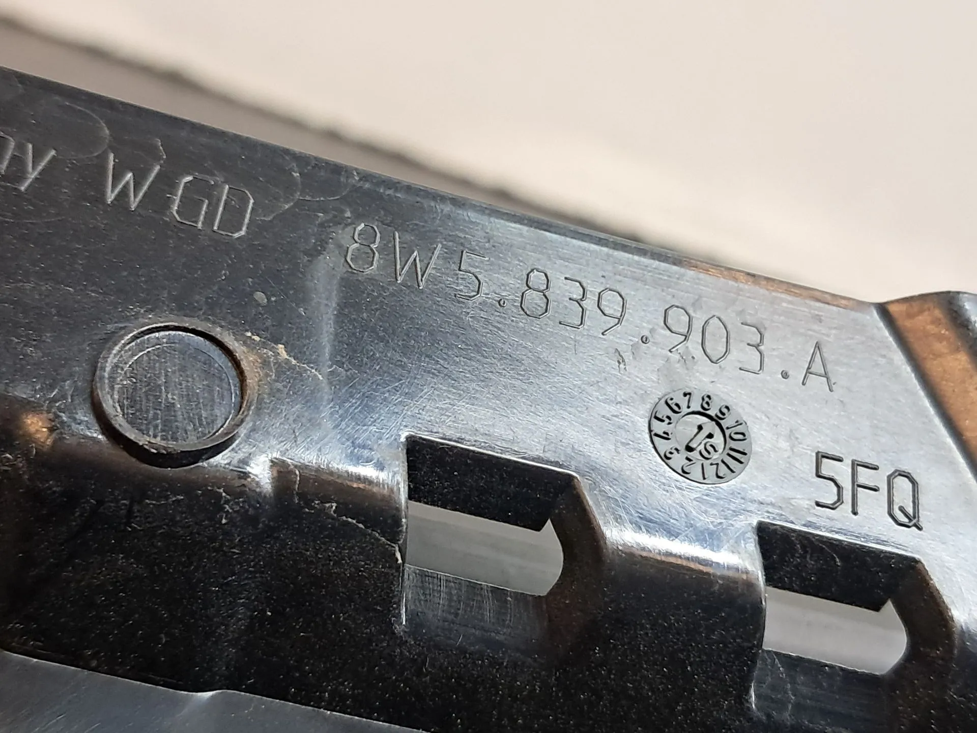 Moldura puerta trasera izquierda AUDI A4 Avant (8W5, 8WD, B9) Imagem-3