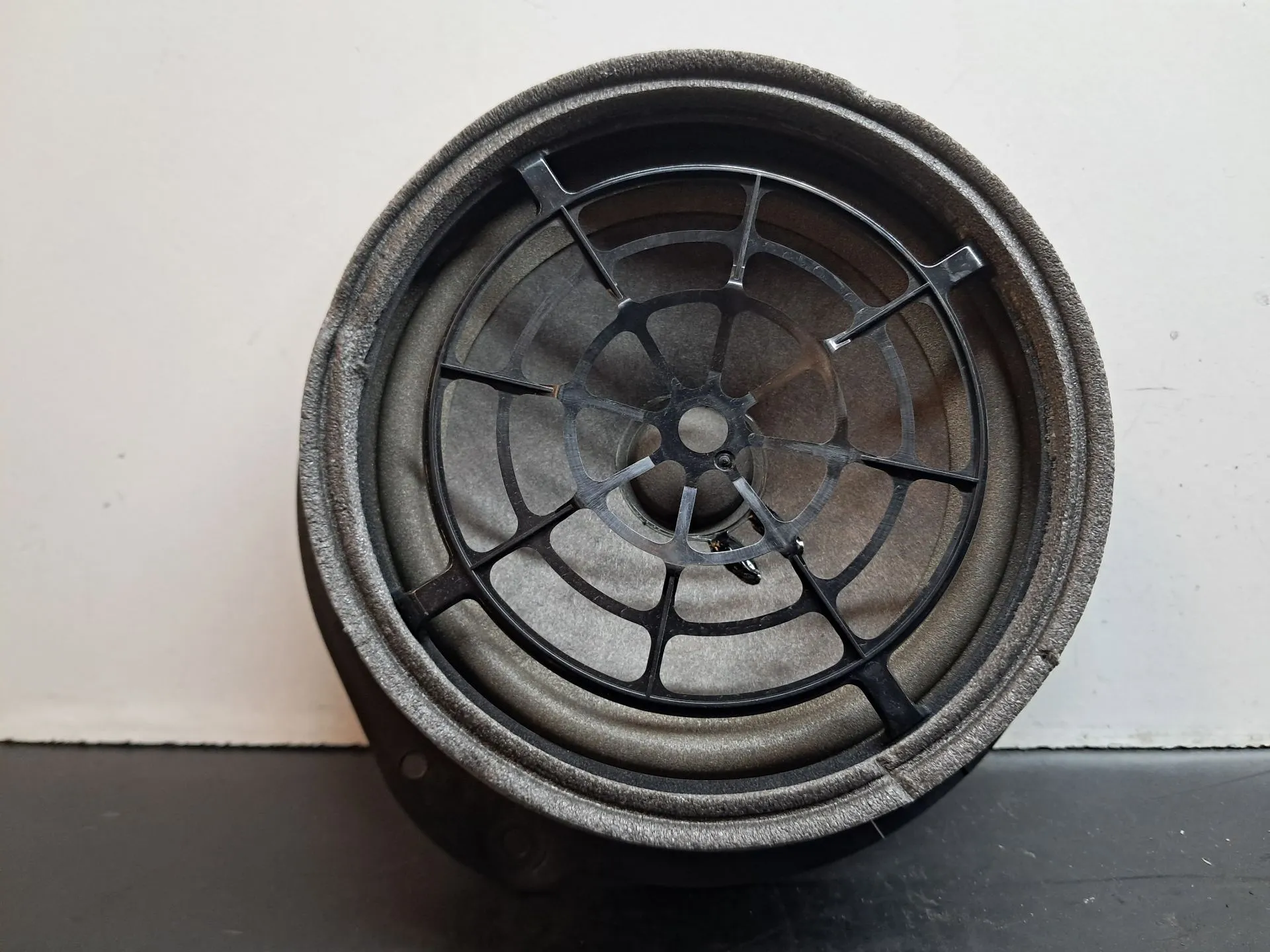 Columna de sonido AUDI A4 Avant (8W5, 8WD, B9) Imagem-1