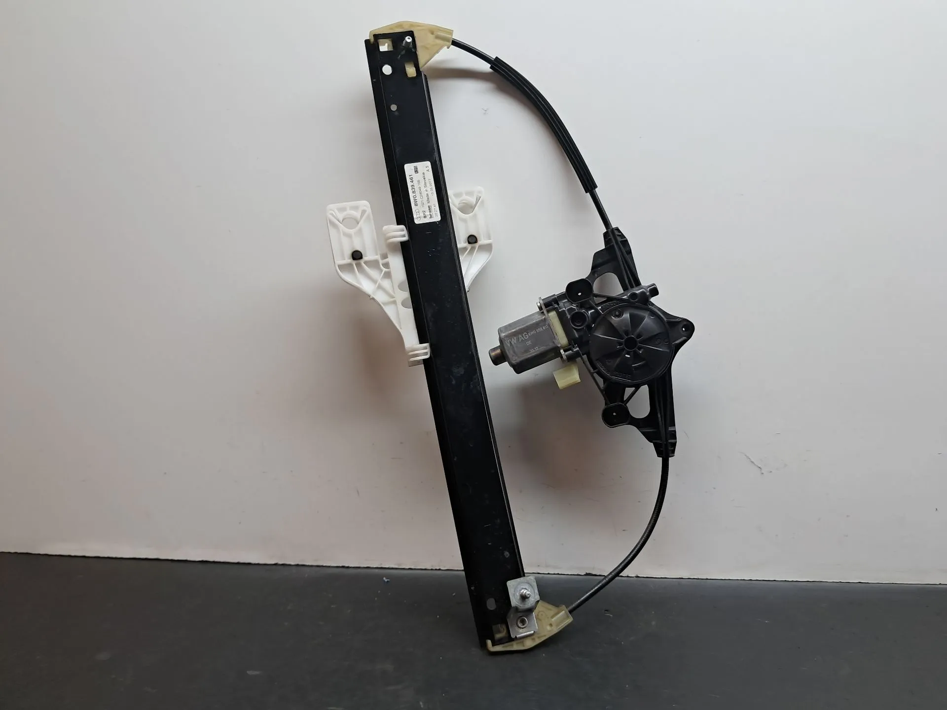 Lève-vitre arrière gauche AUDI A4 Avant (8W5, 8WD, B9)