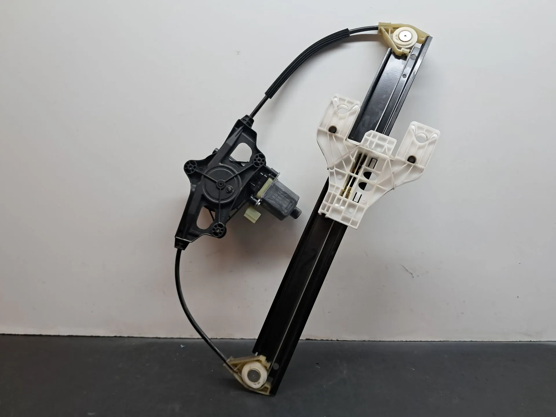 Elevalunas trasero izquierdo AUDI A4 Avant (8W5, 8WD, B9) Imagem-3