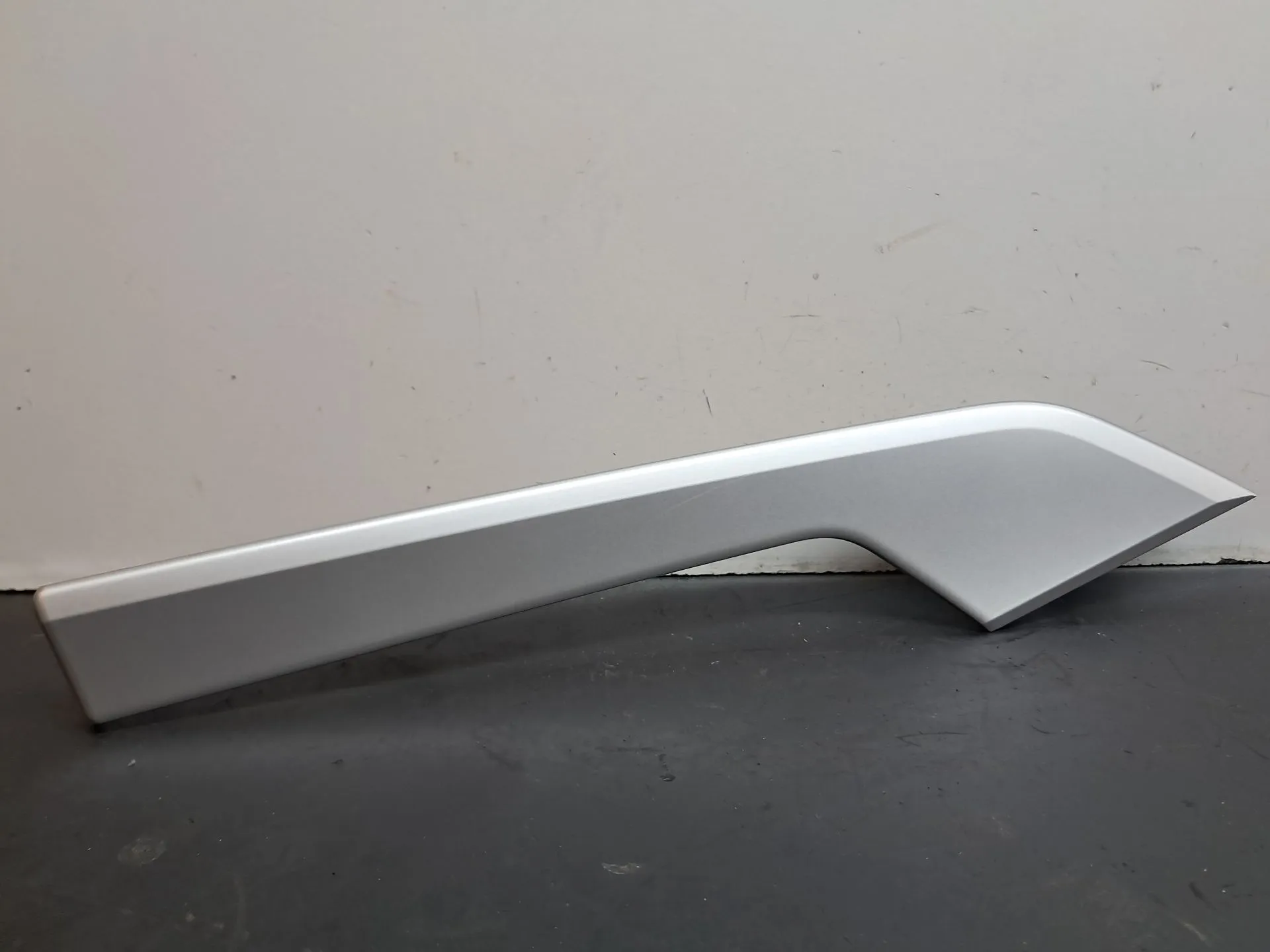 Moldura puerta trasera izquierda AUDI A4 Avant (8W5, 8WD, B9)