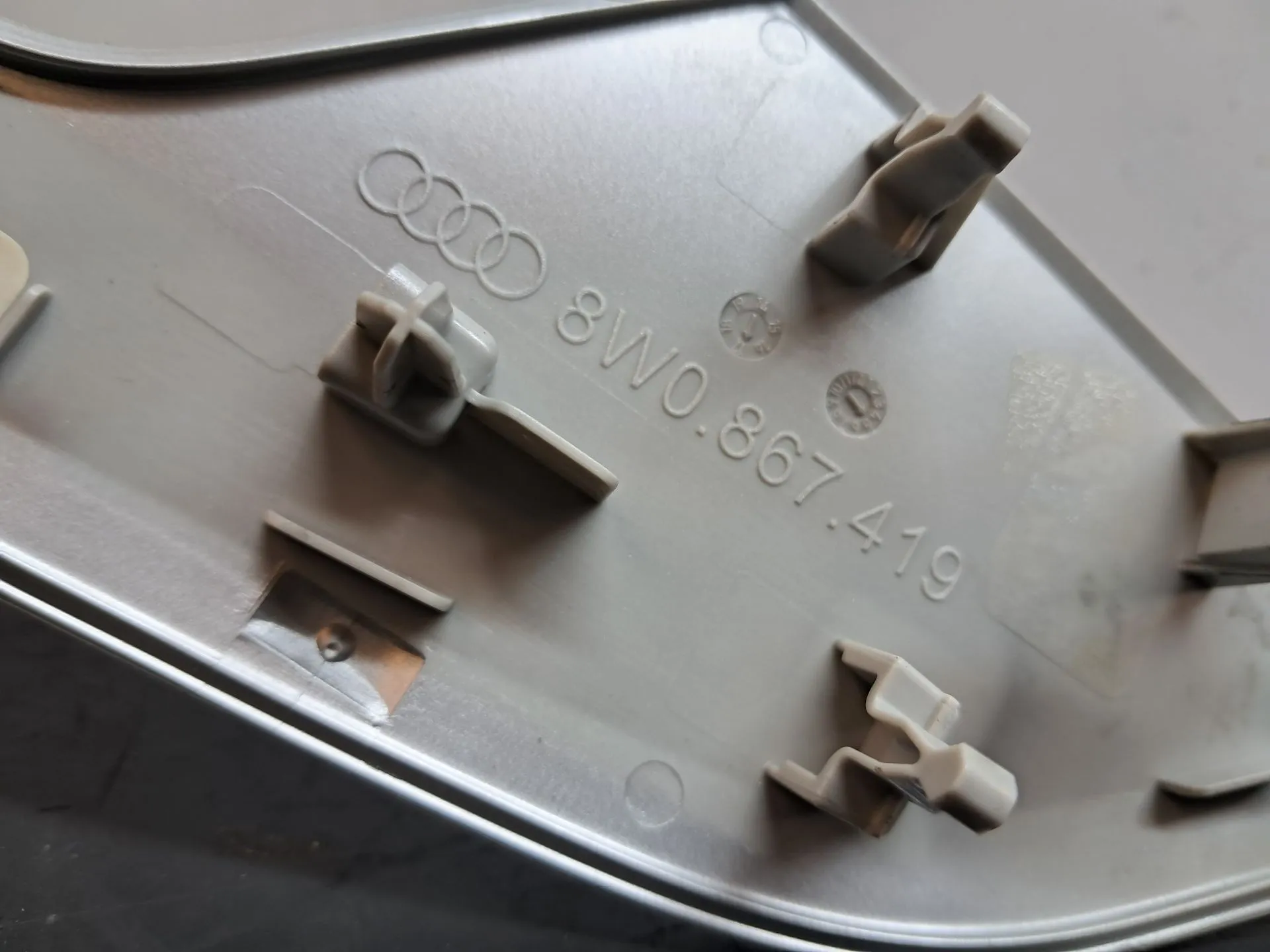 Moulure de porte arrière gauche AUDI A4 Avant (8W5, 8WD, B9) Imagem-5