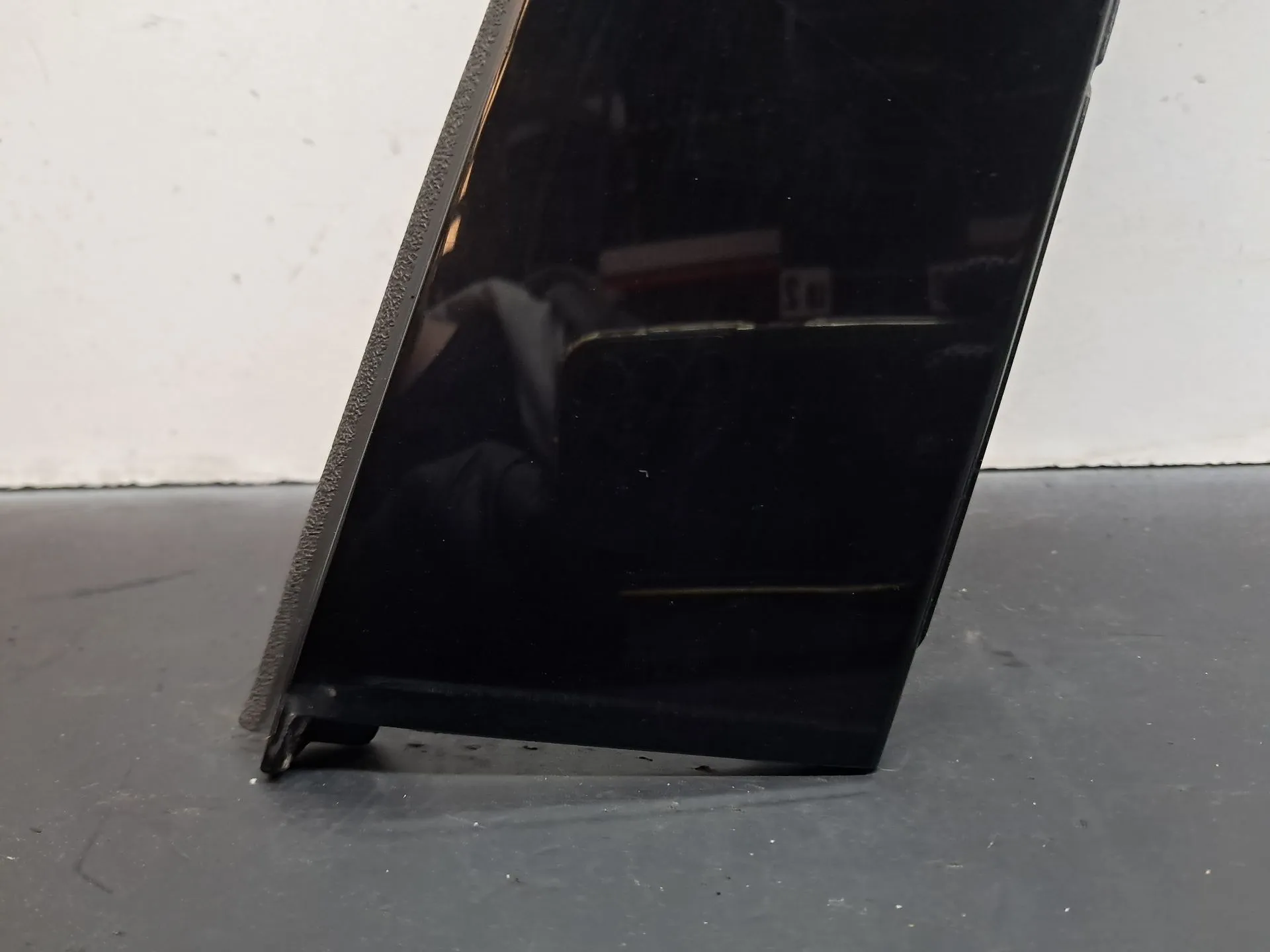 Moldura puerta trasera izquierda AUDI A4 Avant (8W5, 8WD, B9) Imagem-1