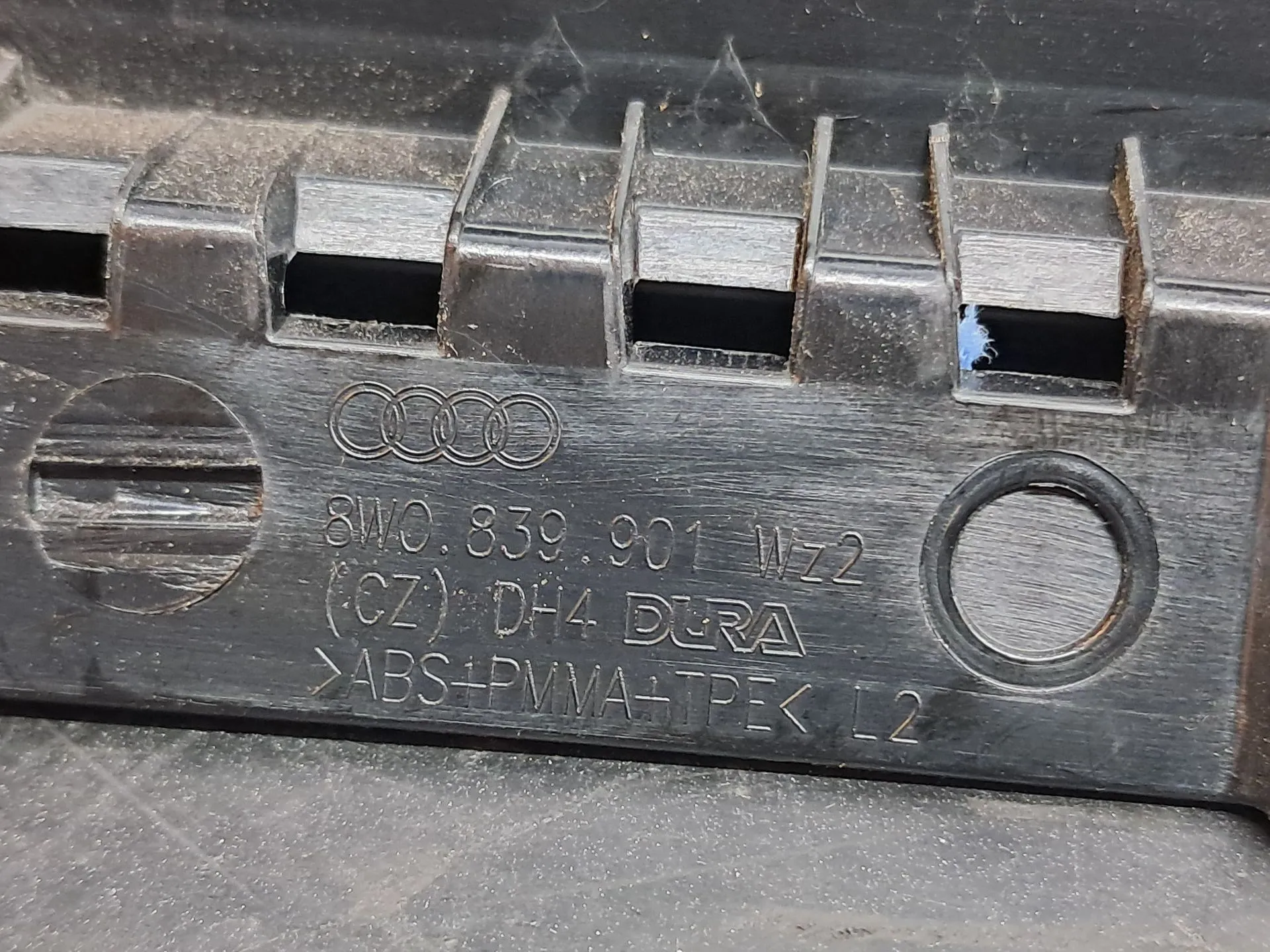 Moldura puerta trasera izquierda AUDI A4 Avant (8W5, 8WD, B9) Imagem-5