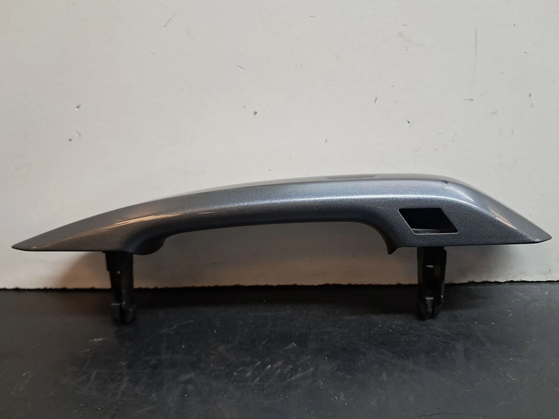 Manija puerta Trasero Izquierdo AUDI A4 Avant (8W5, 8WD, B9) Imagem-1