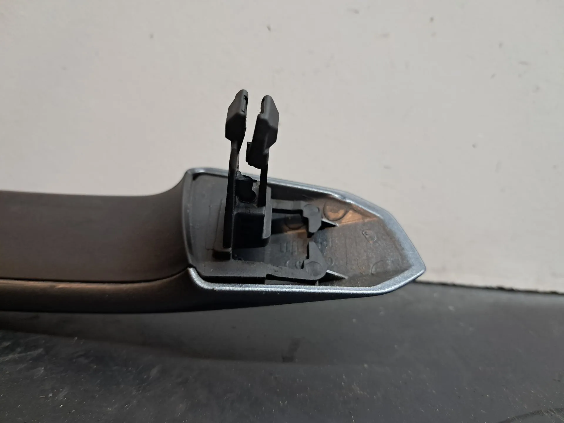 Manija puerta Trasero Izquierdo AUDI A4 Avant (8W5, 8WD, B9) Imagem-3