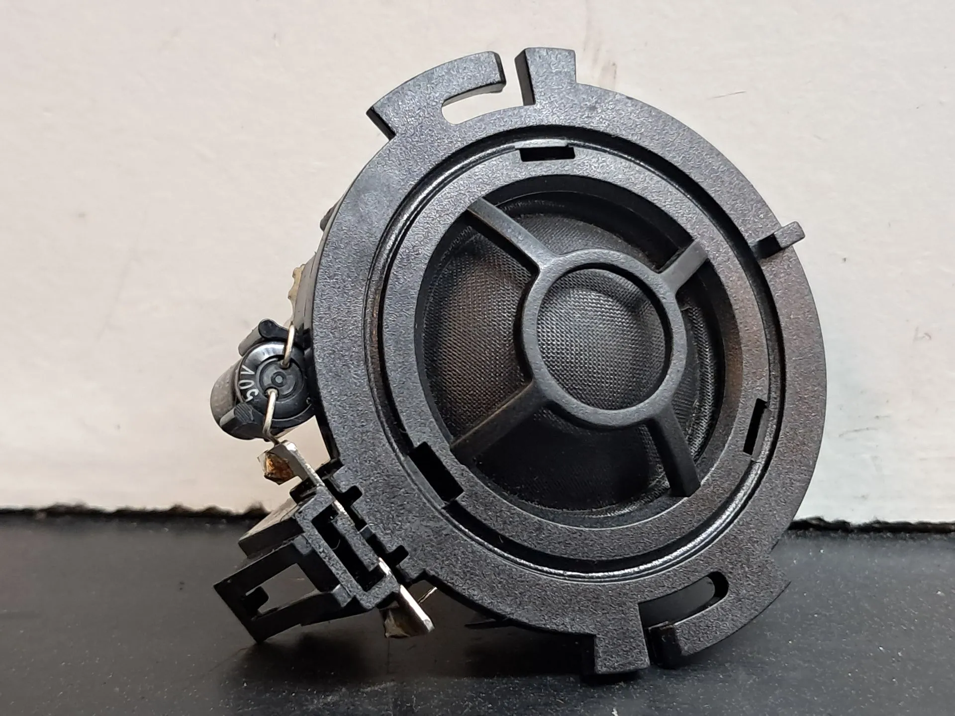 Colonne de son AUDI A4 Avant (8W5, 8WD, B9)