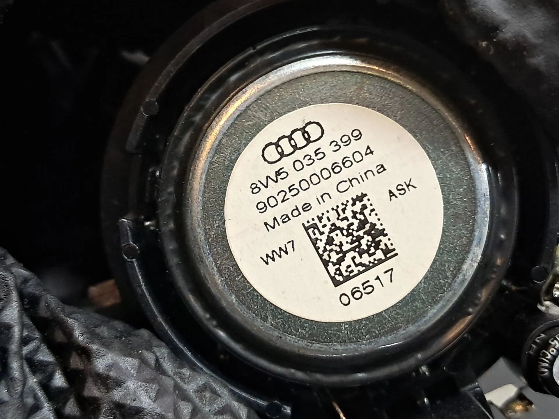 Colonne de son AUDI A4 Avant (8W5, 8WD, B9) Imagem-2