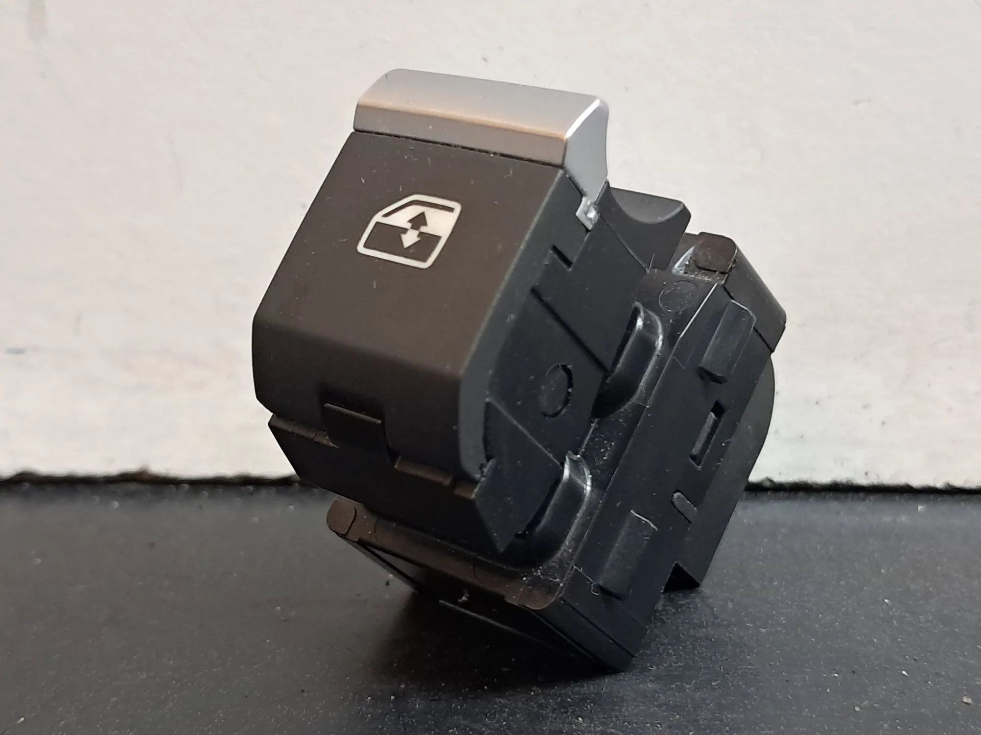 Commande / interrupteur lève-vitre Arrière gauche AUDI A4 Avant (8W5, 8WD, B9)