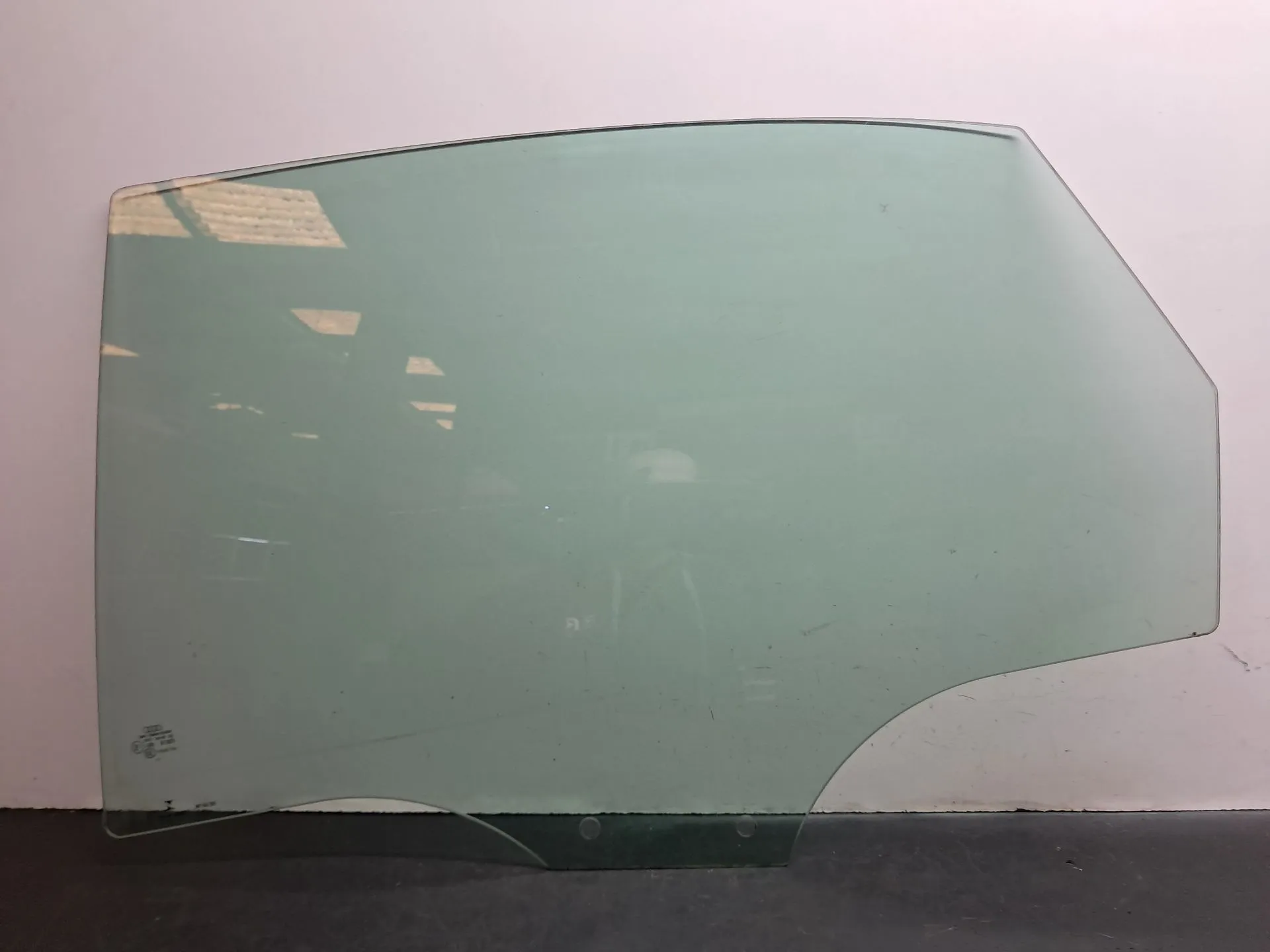 Vitre porte arrière gauche AUDI A4 (8W2, 8WC, B9)