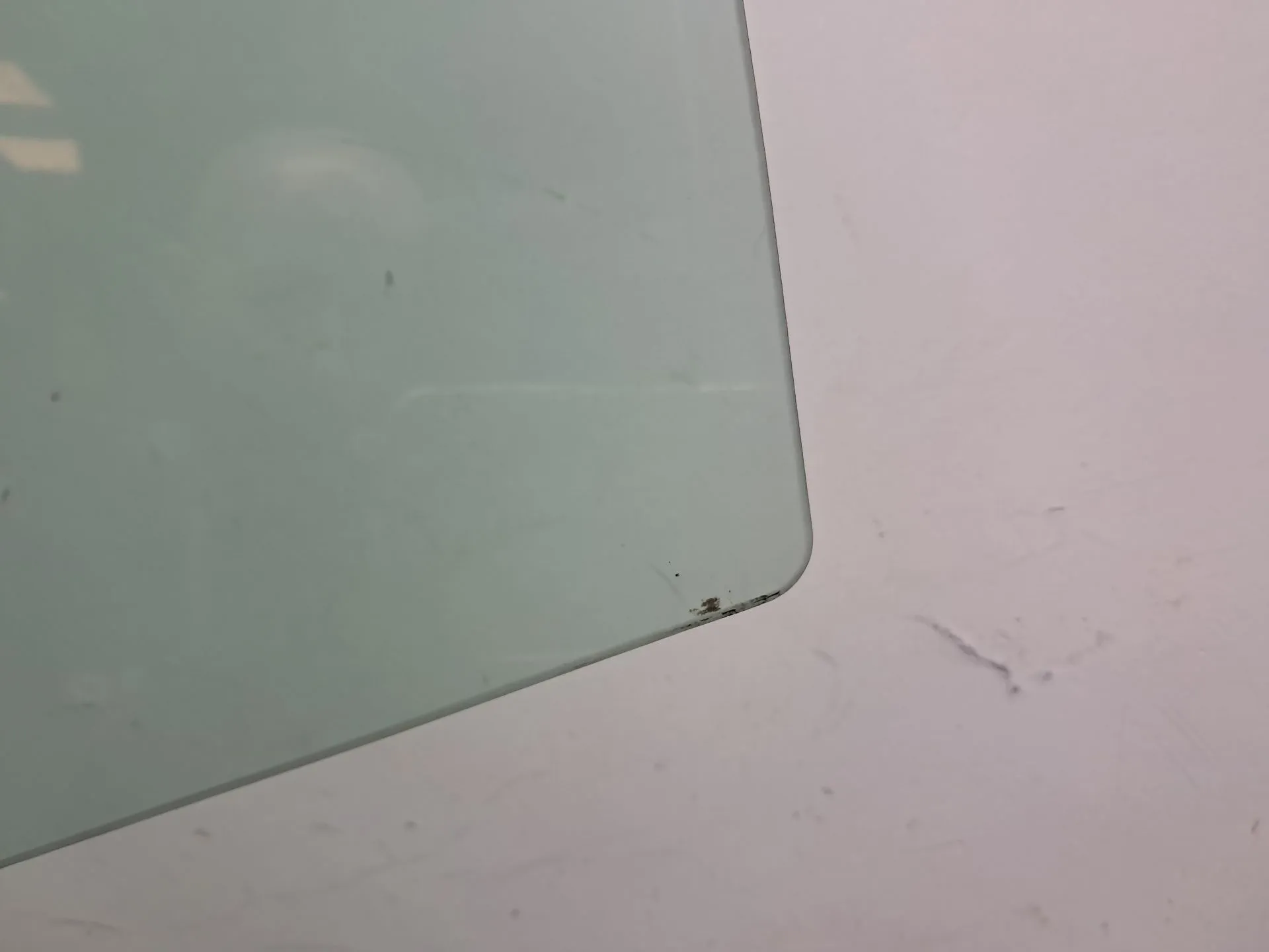 Vitre porte arrière gauche AUDI A4 (8W2, 8WC, B9) Imagem-2