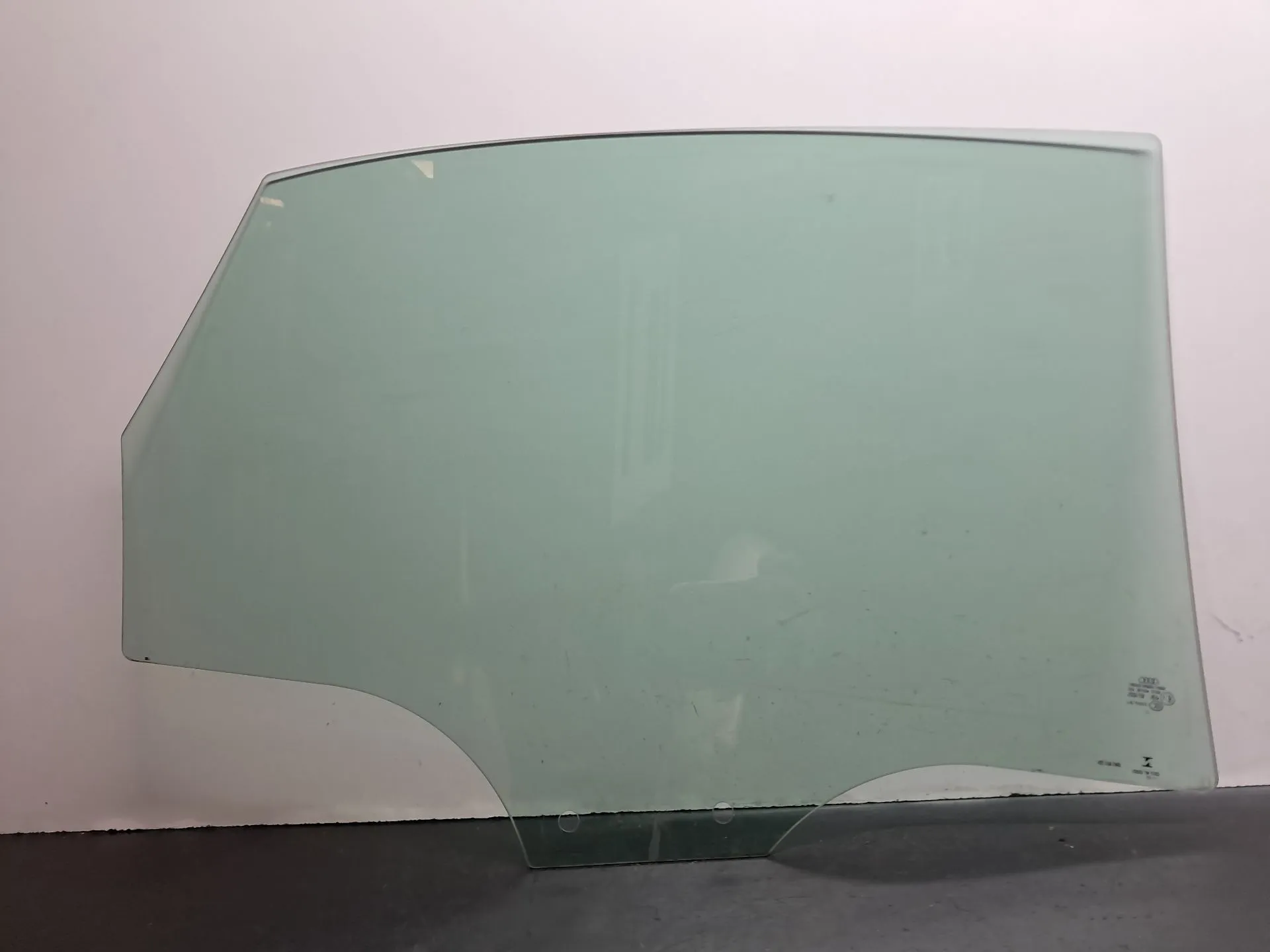 Vitre porte arrière gauche AUDI A4 (8W2, 8WC, B9) Imagem-7