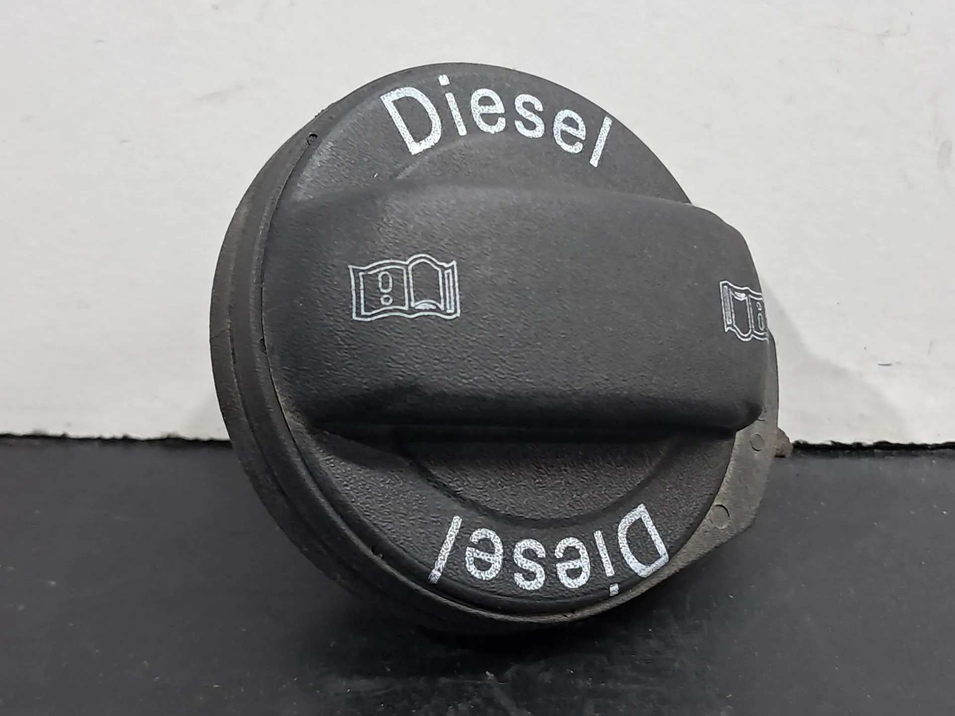 Tapa exterior combustible AUDI A4 Avant (8K5, B8)