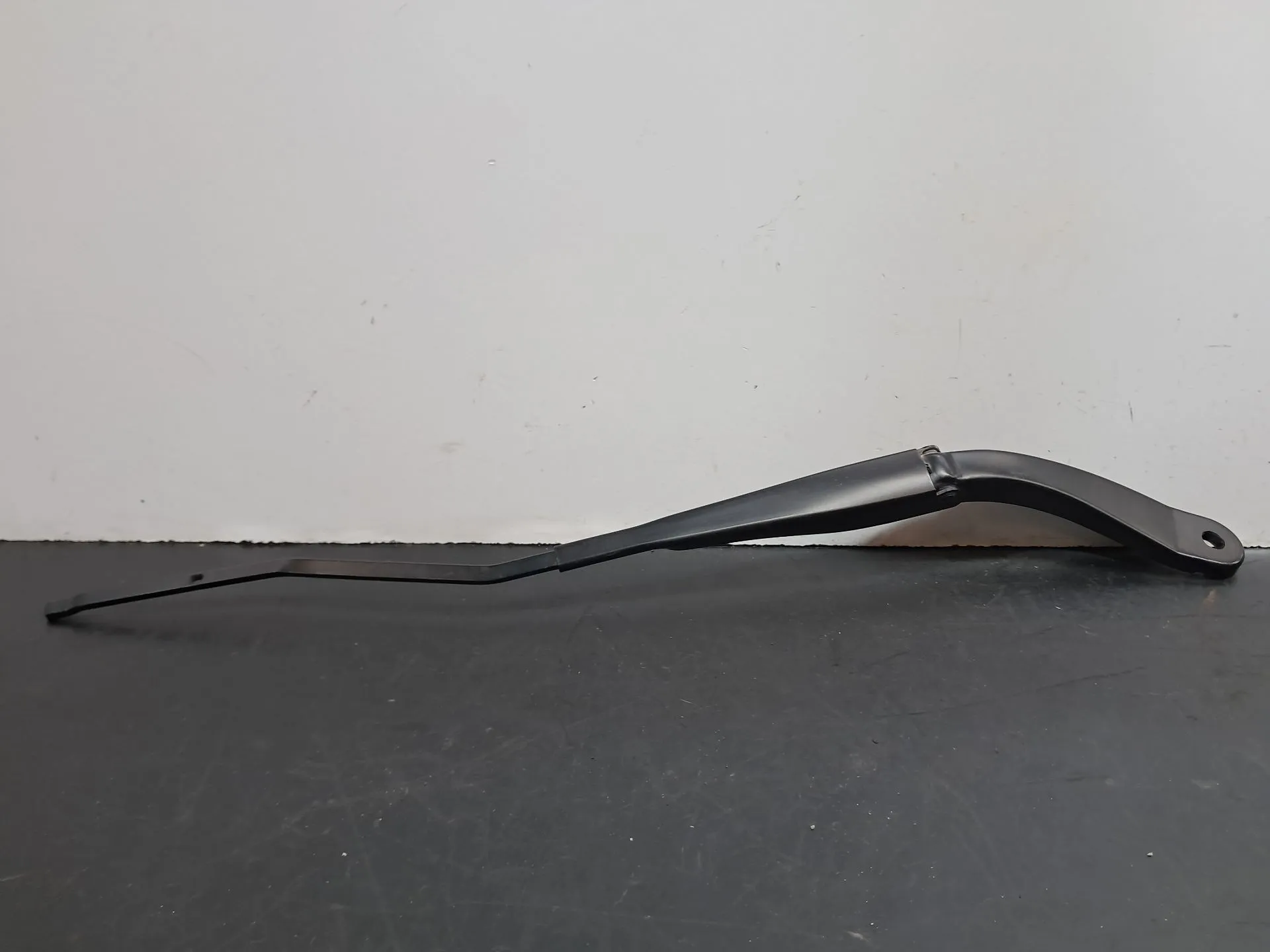 Haste / braço de escova limpa vidros frente esquerda DACIA Sandero II (5S_)