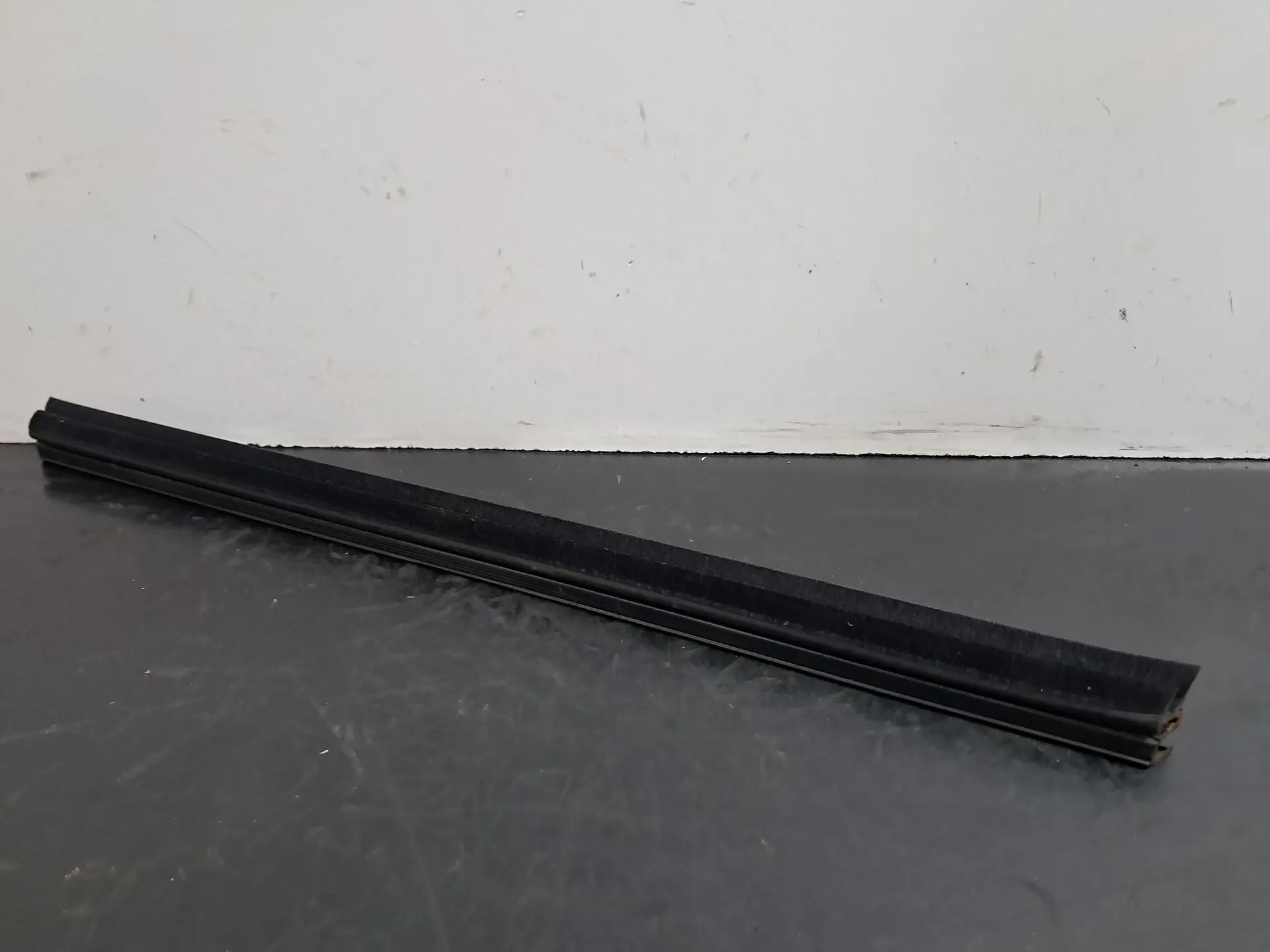 Raspador Vidrio de Puerta Trasera Izquierda MERCEDES-BENZ 190 (W201)