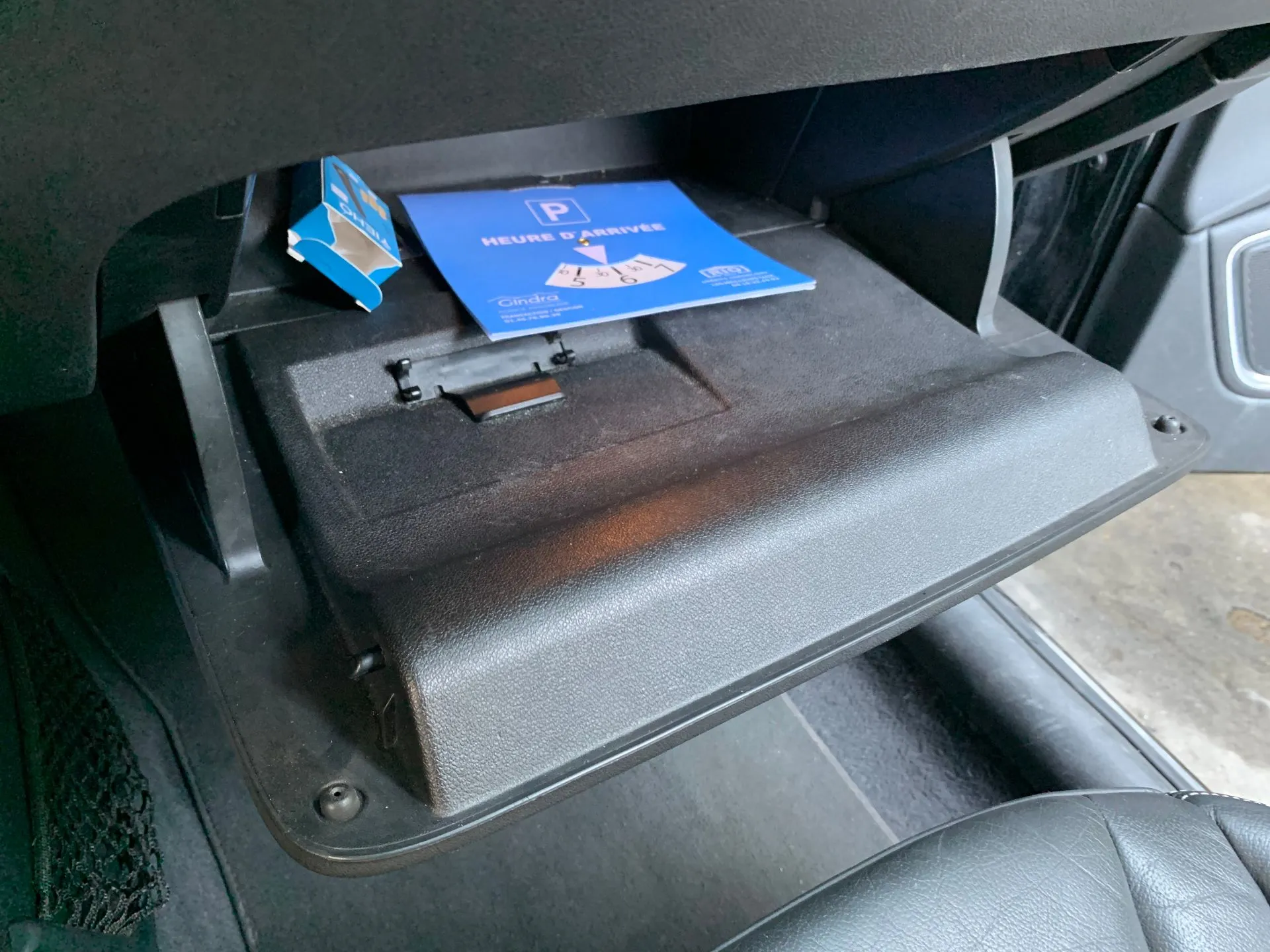 Boîte à gants AUDI A1 Sportback (8XA, 8XF) Imagem-1