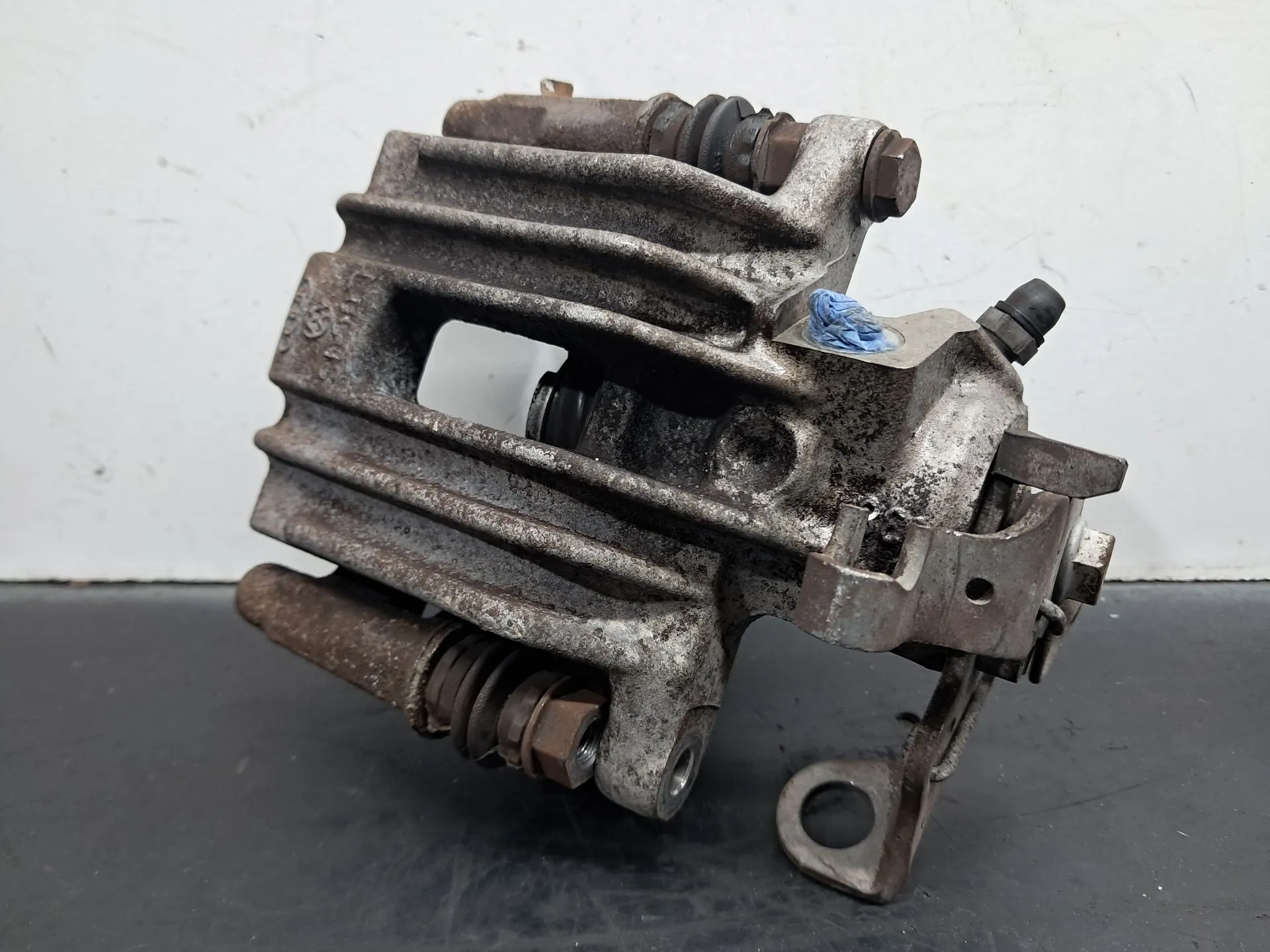 Étrier de frein arrière gauche AUDI A1 Sportback (8XA, 8XF)