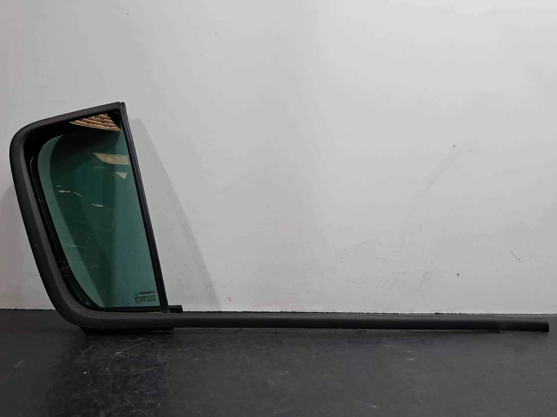 Vidro triangular da porta trás direito RENAULT Clio III (BR0/1, CR0/1)