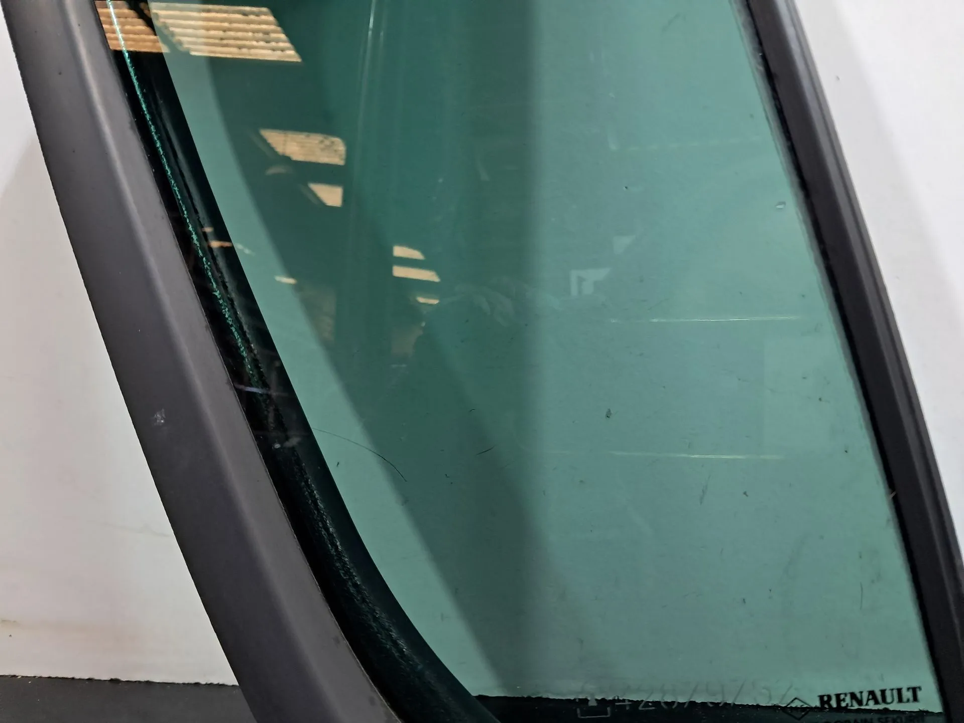 Vidro triangular da porta trás direito RENAULT Clio III (BR0/1, CR0/1) Imagem-2