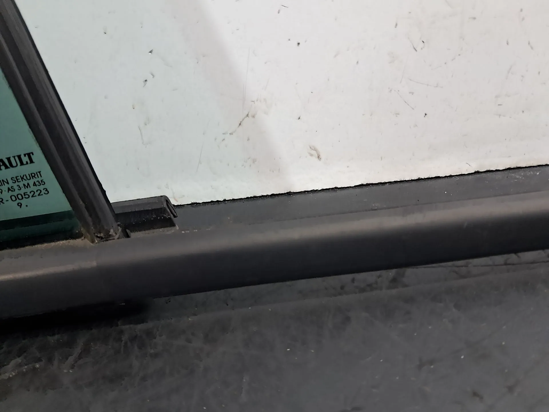 Vidro triangular da porta trás direito RENAULT Clio III (BR0/1, CR0/1) Imagem-4