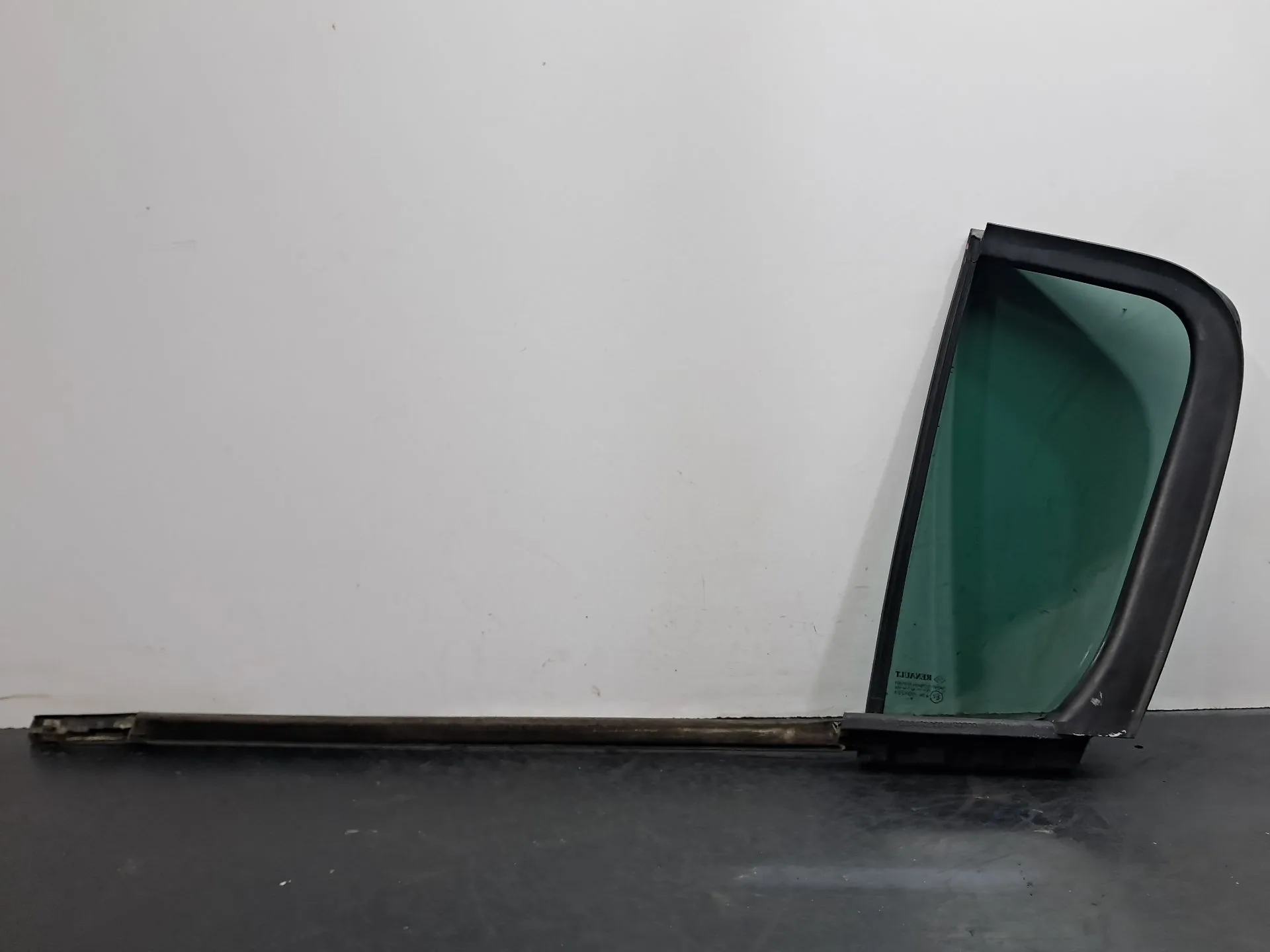 Vidro triangular da porta trás direito RENAULT Clio III (BR0/1, CR0/1) Imagem-7