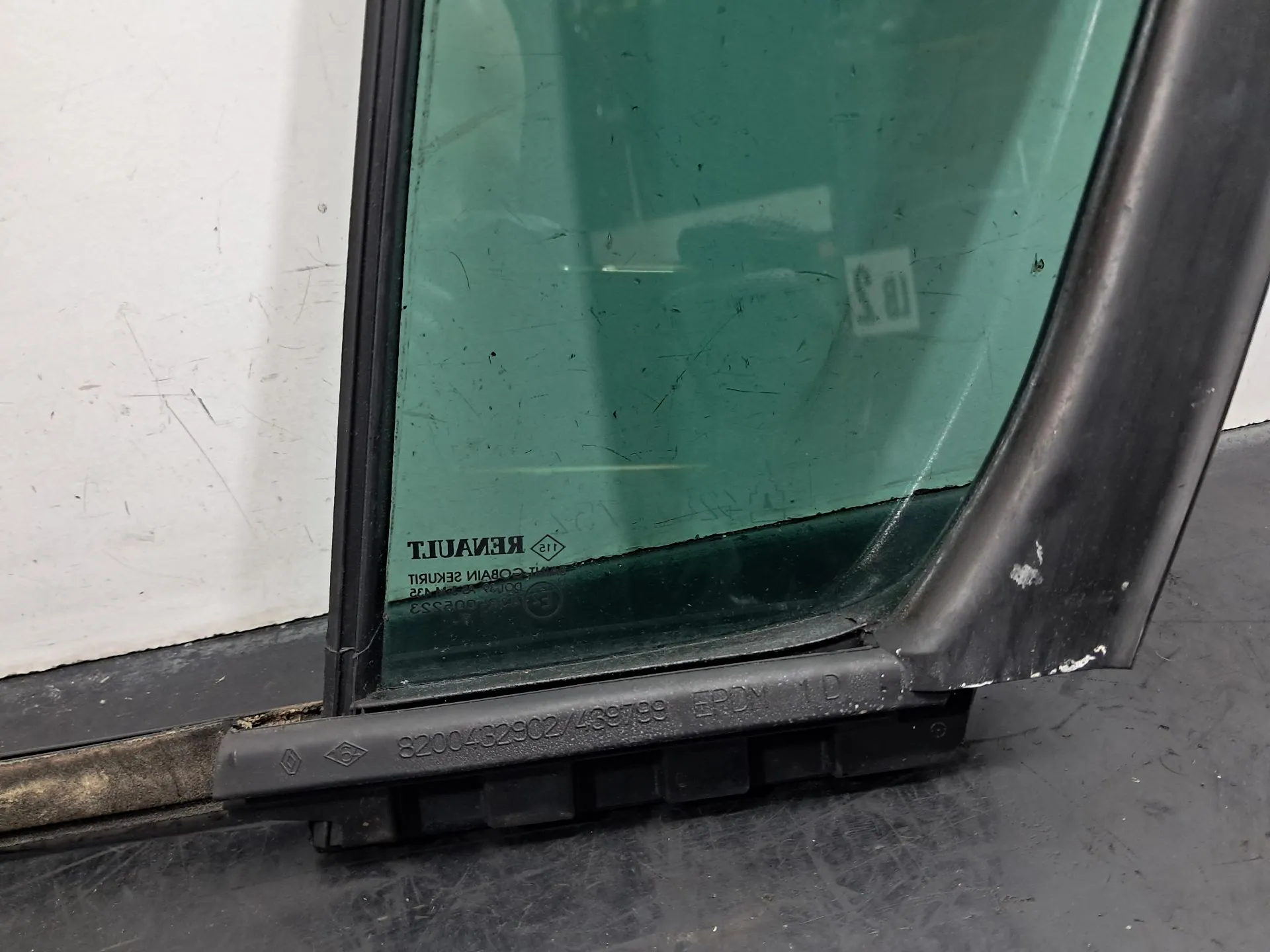 Vidro triangular da porta trás direito RENAULT Clio III (BR0/1, CR0/1) Imagem-8