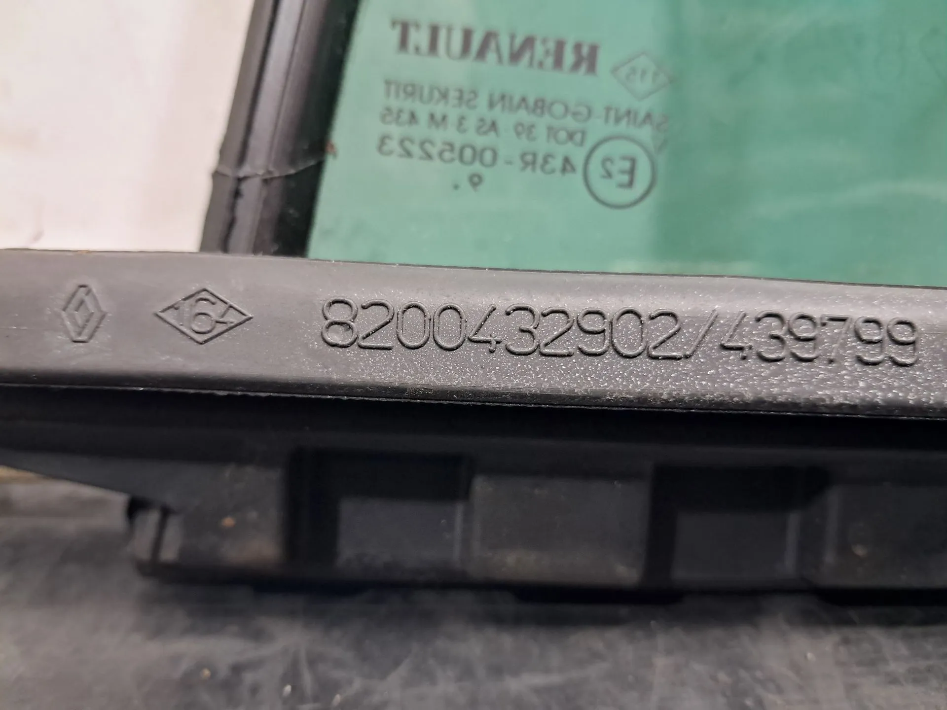 Vidro triangular da porta trás direito RENAULT Clio III (BR0/1, CR0/1) Imagem-11