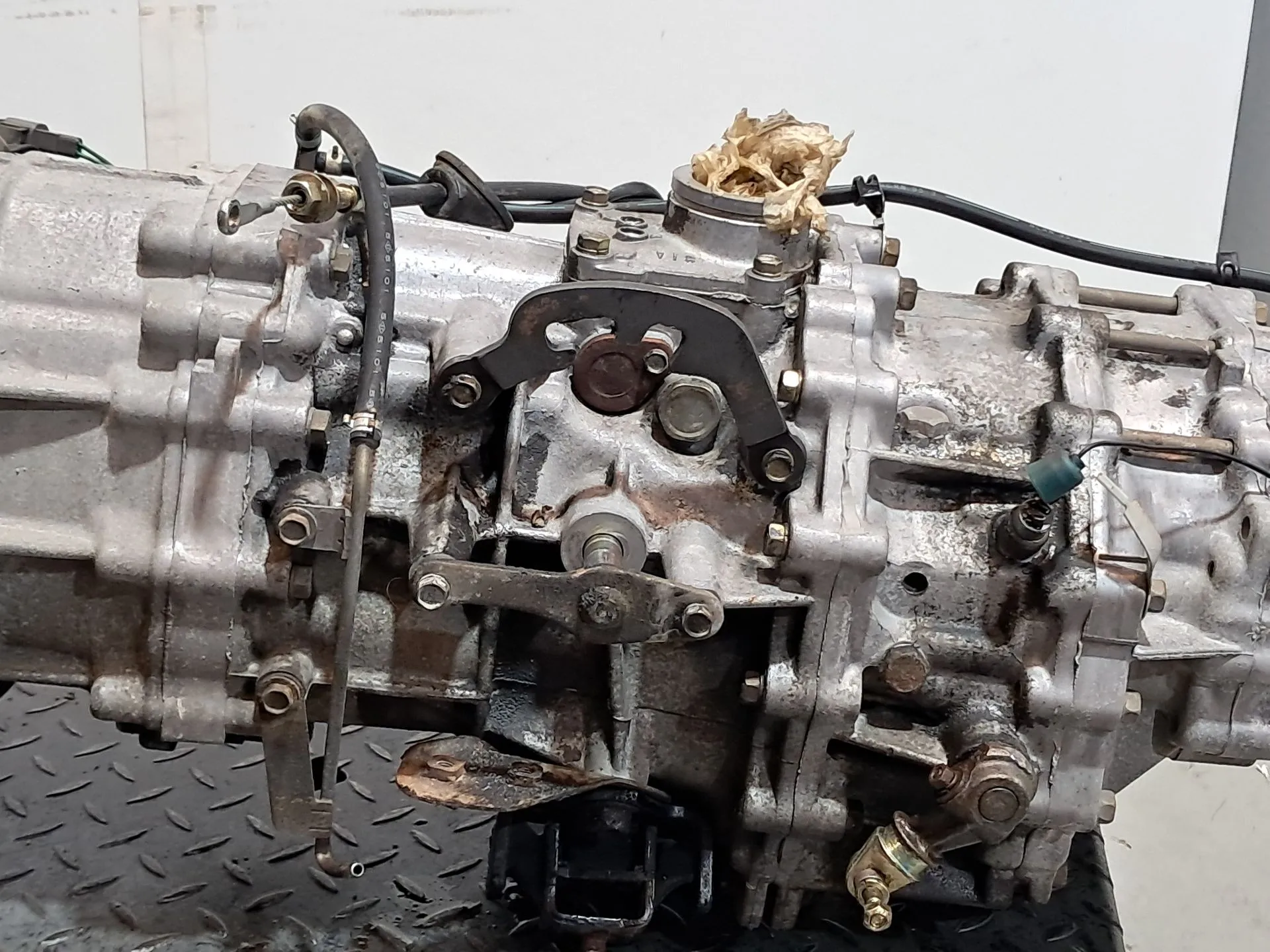 Caixa de velocidades manual NISSAN Patrol GR IV (Y60) Imagem-3